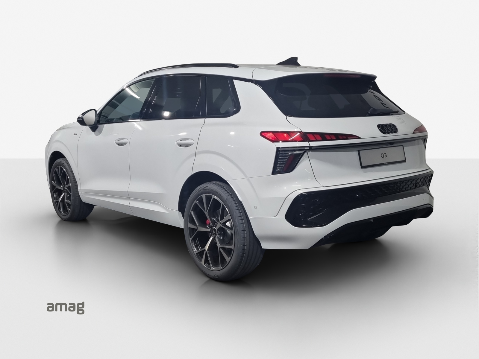 AUDI Q3 SUV 110 kW TFSI S tronic-image-2