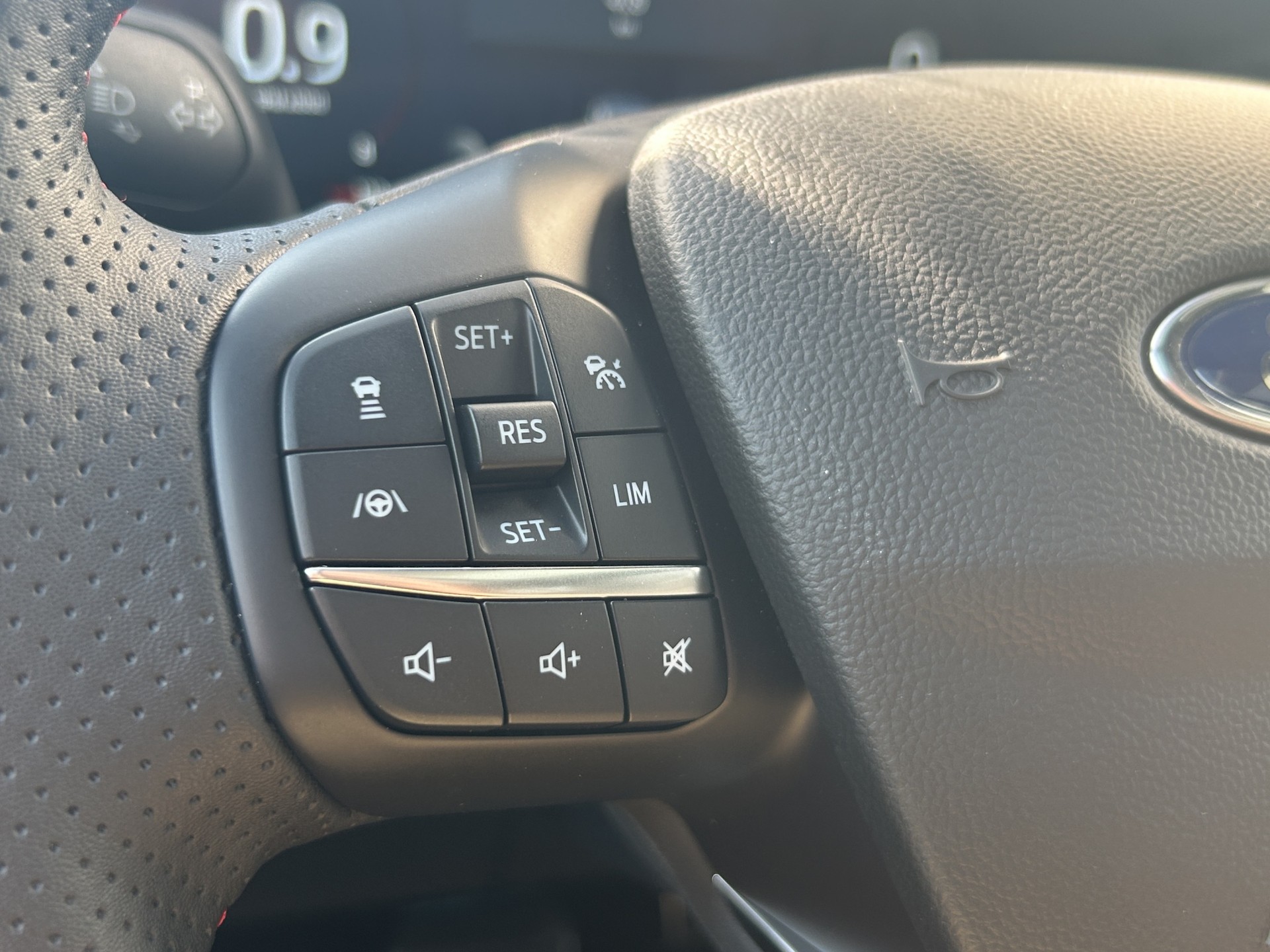 FORD Focus 1.0i EcoB Hybrid 155 ST-Line X-image-15