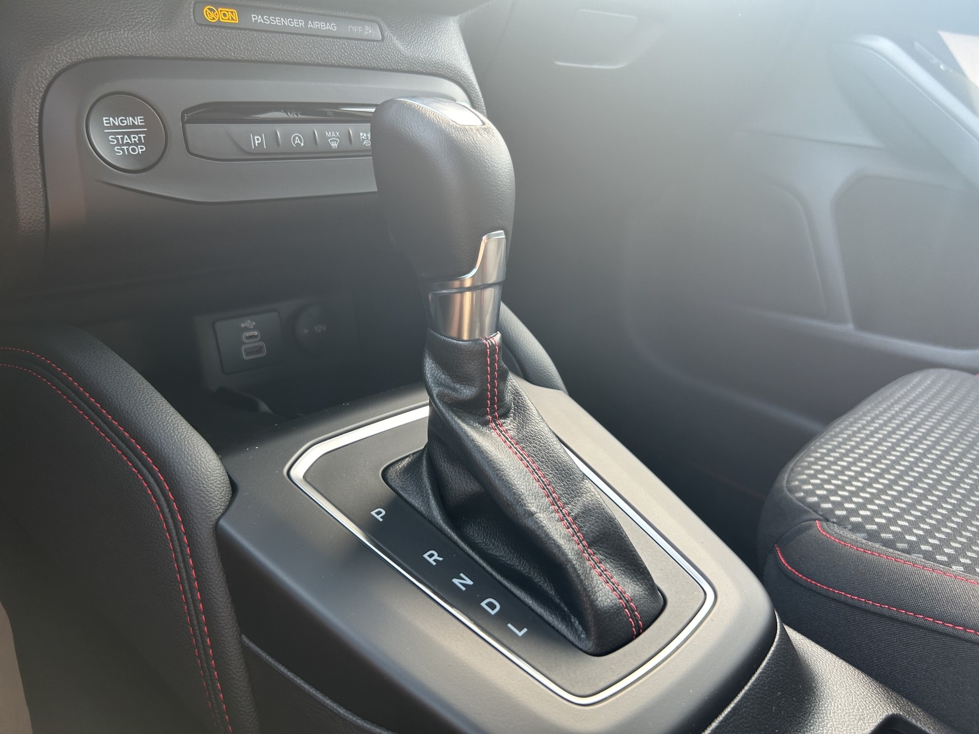 FORD Focus 1.0i EcoB Hybrid 155 ST-Line X-image-12