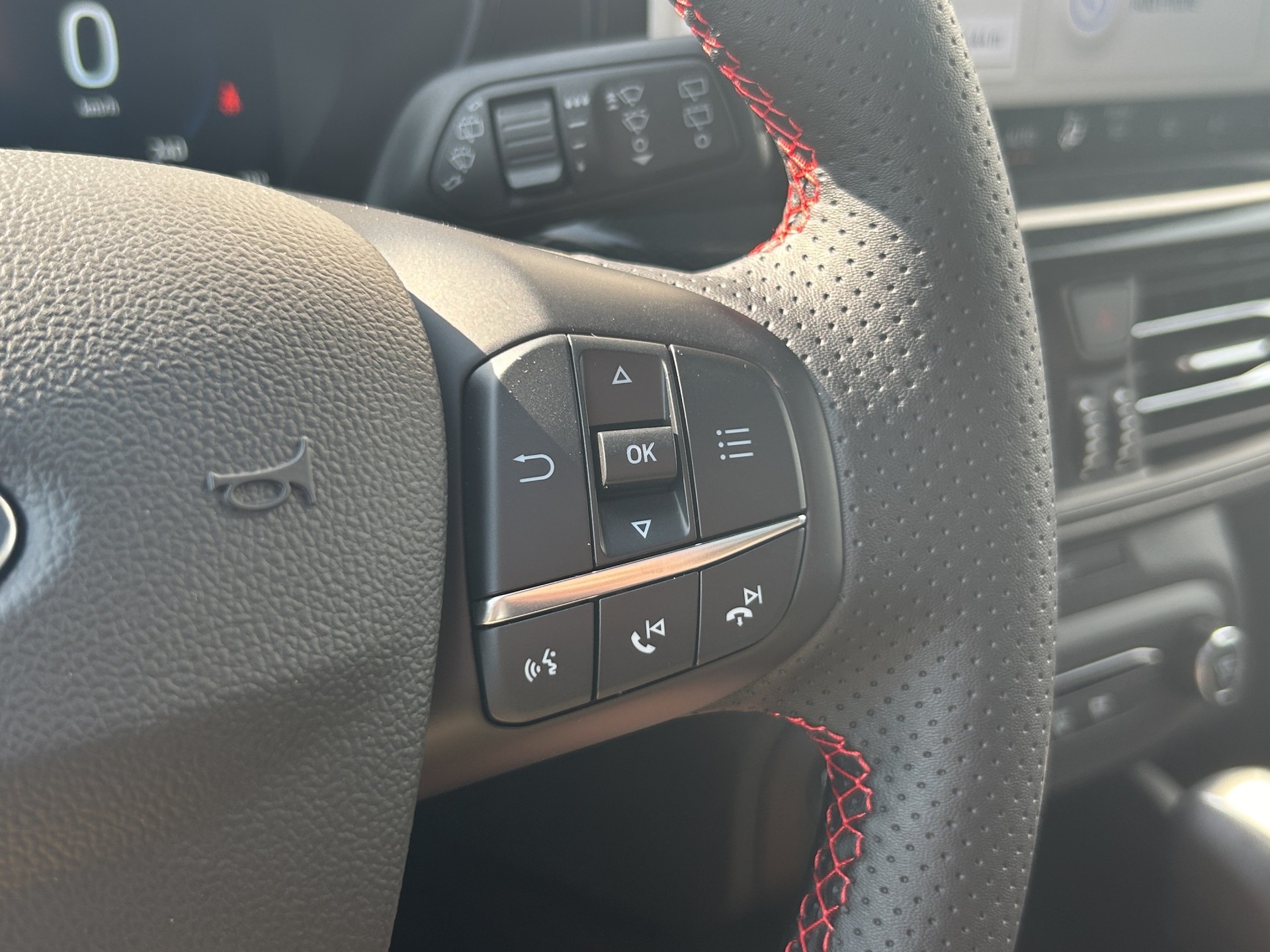 FORD Focus 1.0i EcoB Hybrid 155 ST-Line X-image-16