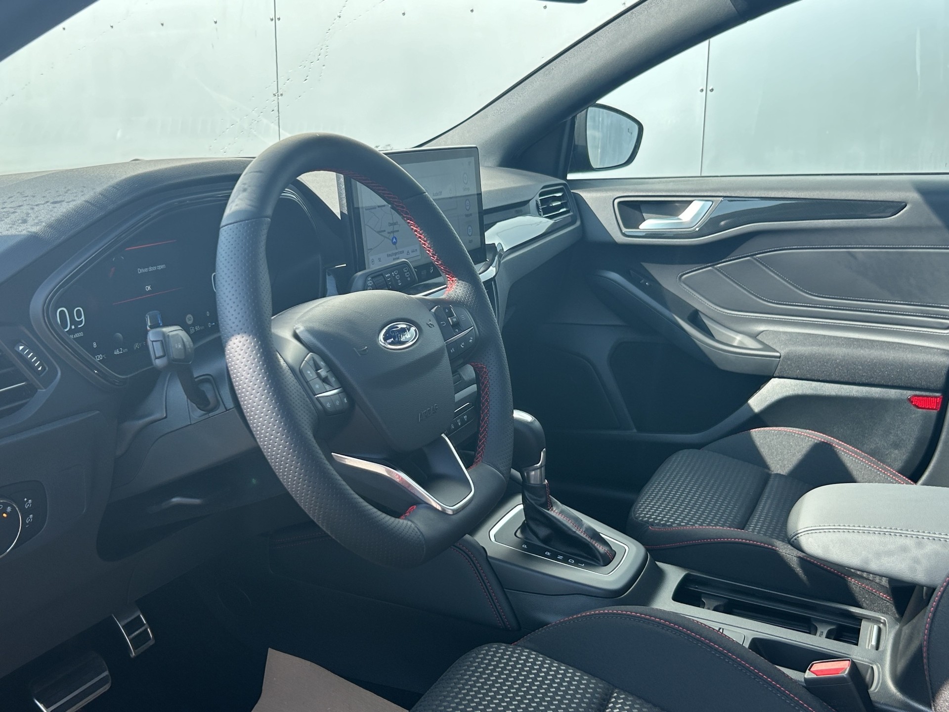 FORD Focus 1.0i EcoB Hybrid 155 ST-Line X-image-9