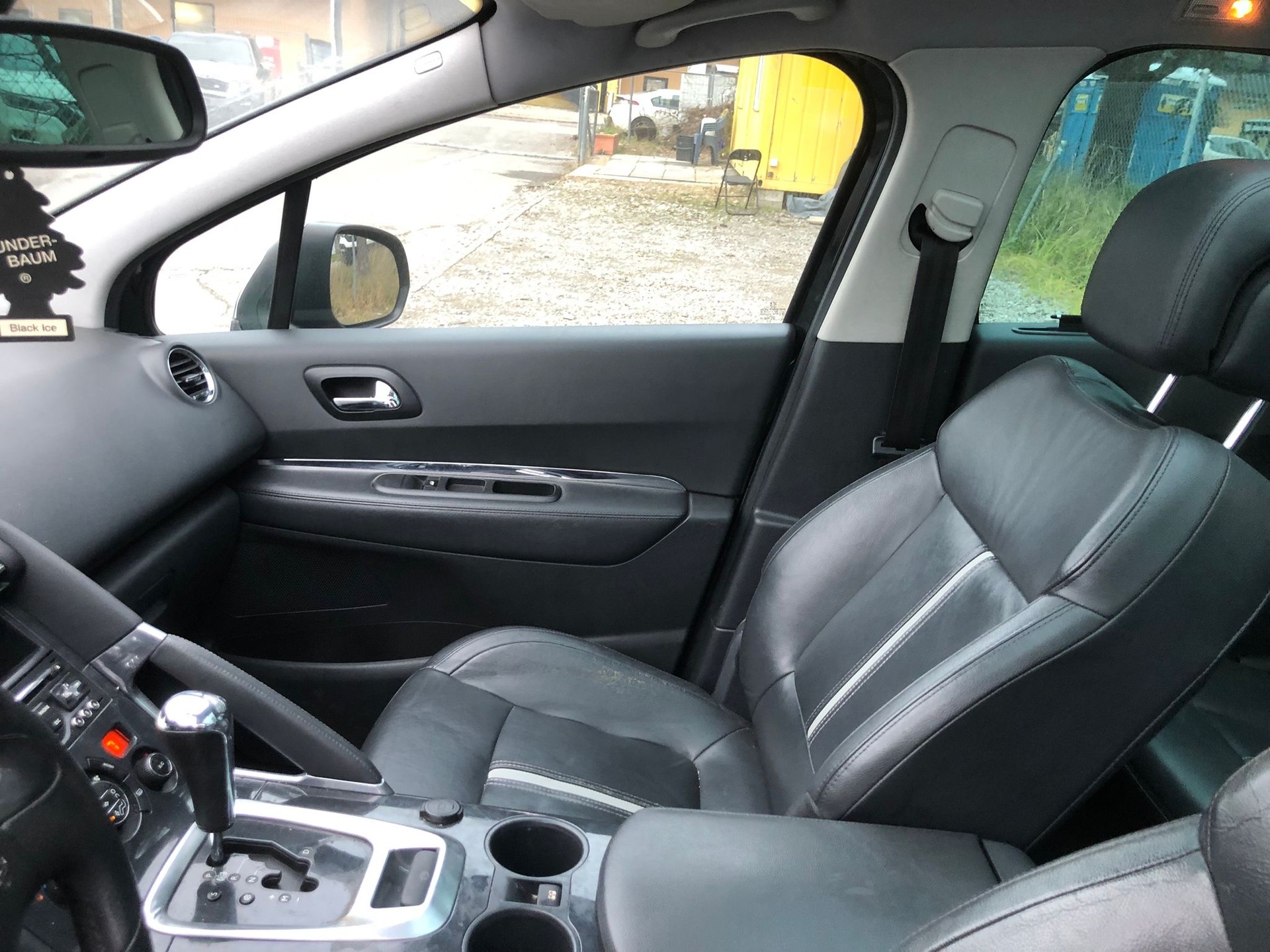 PEUGEOT 3008 1.6 16V T Allure Tiptronic-image-15