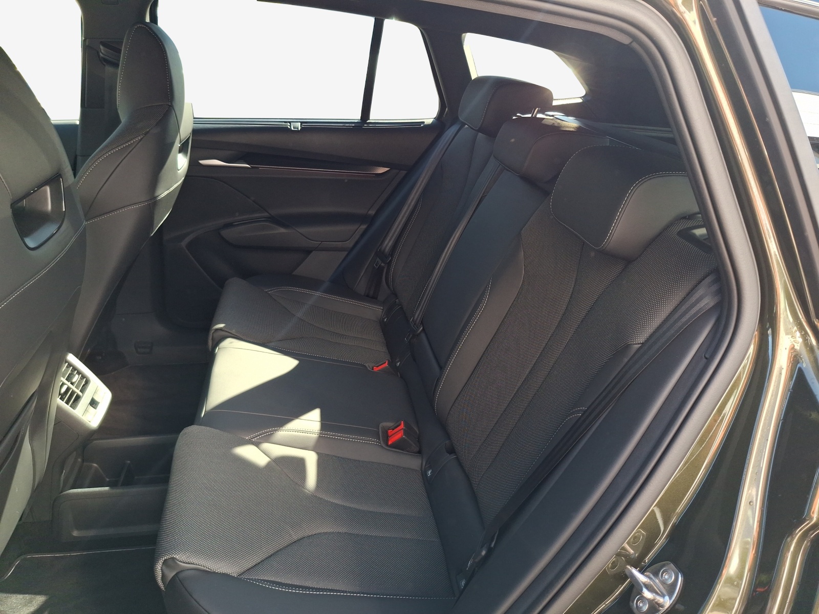 SKODA Enyaq 4x4 RS-image-11