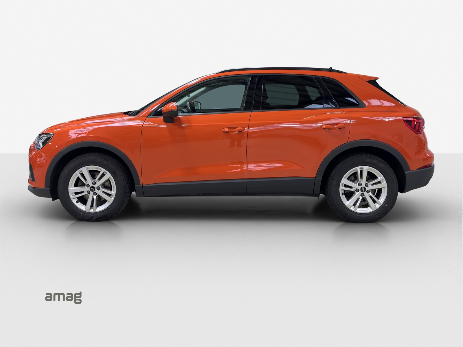 AUDI Q3 35 TFSI Attraction S-tronic-image-1