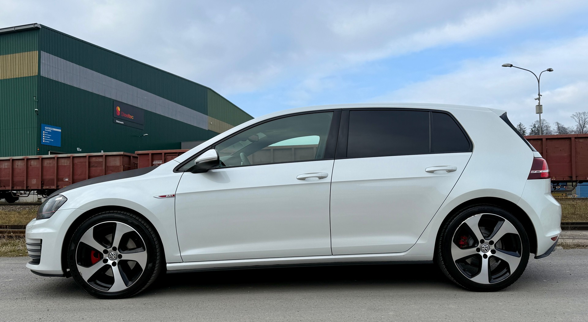 VW Golf 2.0 TSI GTI-image-2