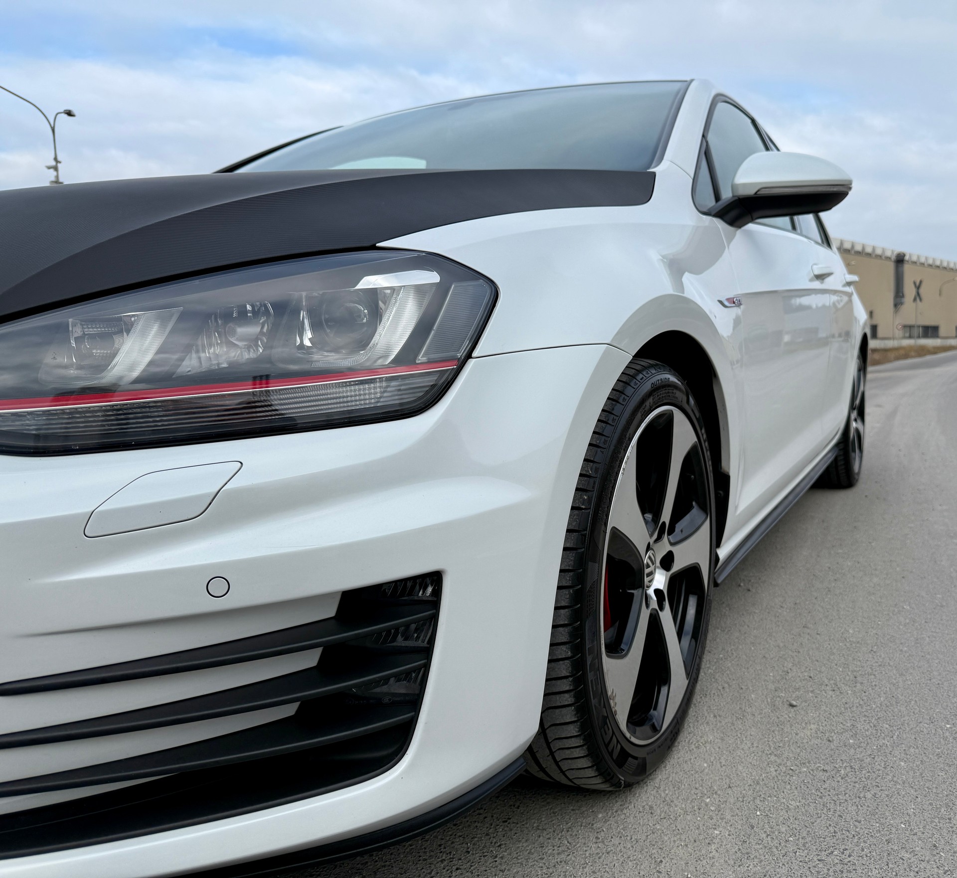 VW Golf 2.0 TSI GTI-image-1