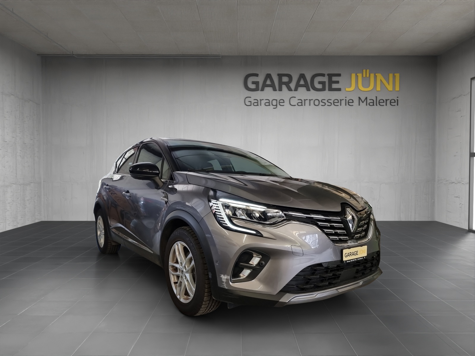 RENAULT Captur 1.6 E-Tech Plug-in Init-image-0