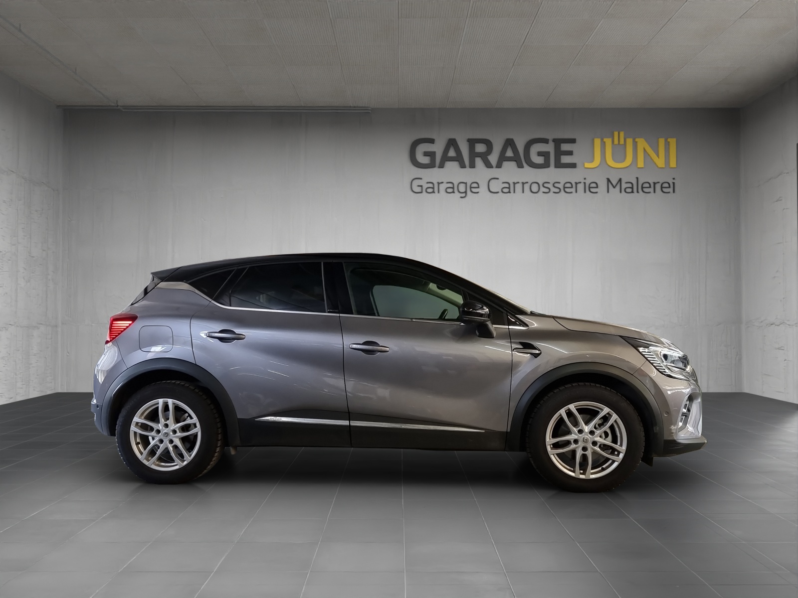 RENAULT Captur 1.6 E-Tech Plug-in Init-image-1