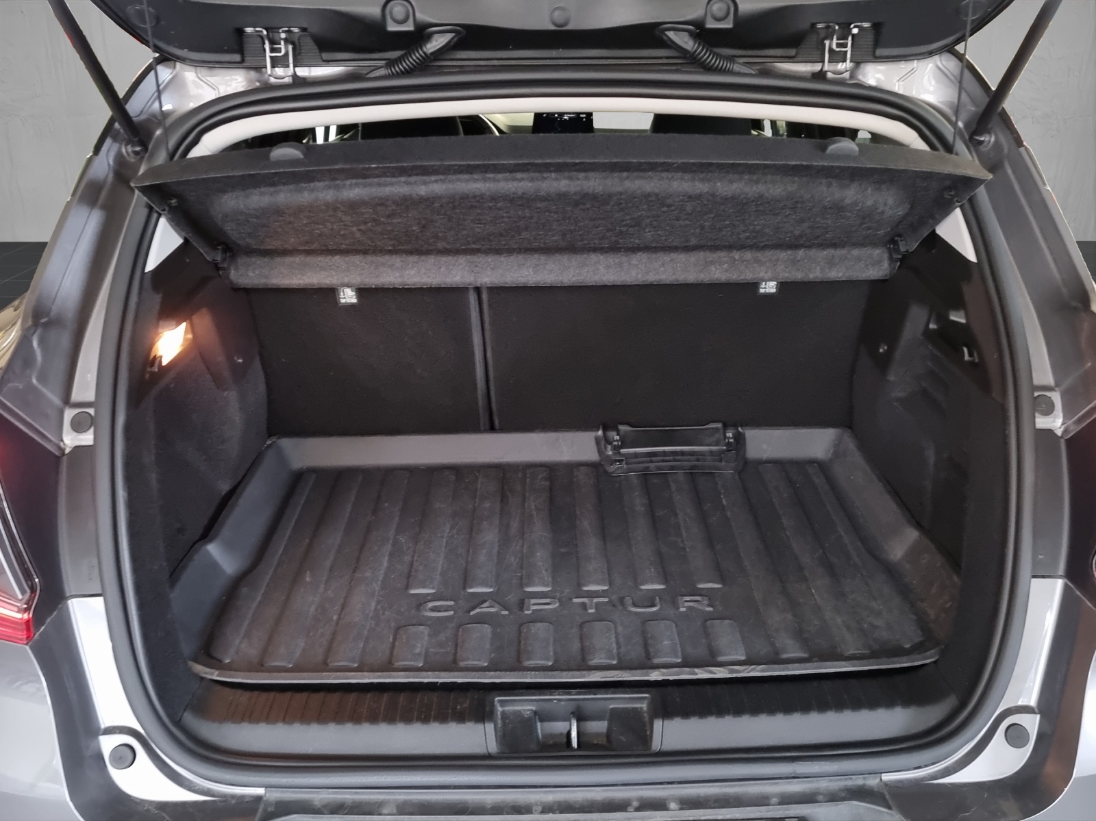 RENAULT Captur 1.6 E-Tech Plug-in Init-image-9