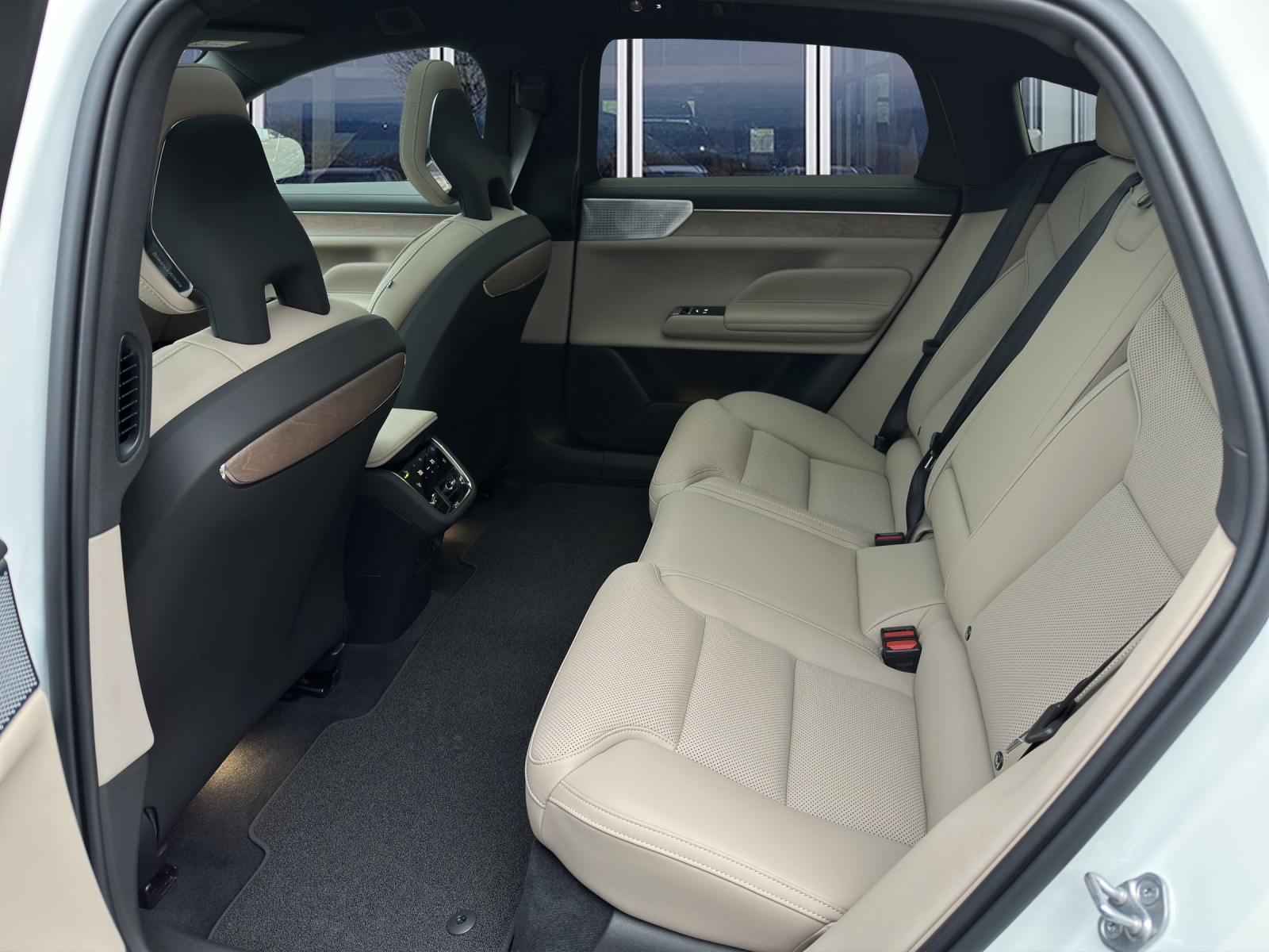 VOLVO ES90 Ultra-image-7