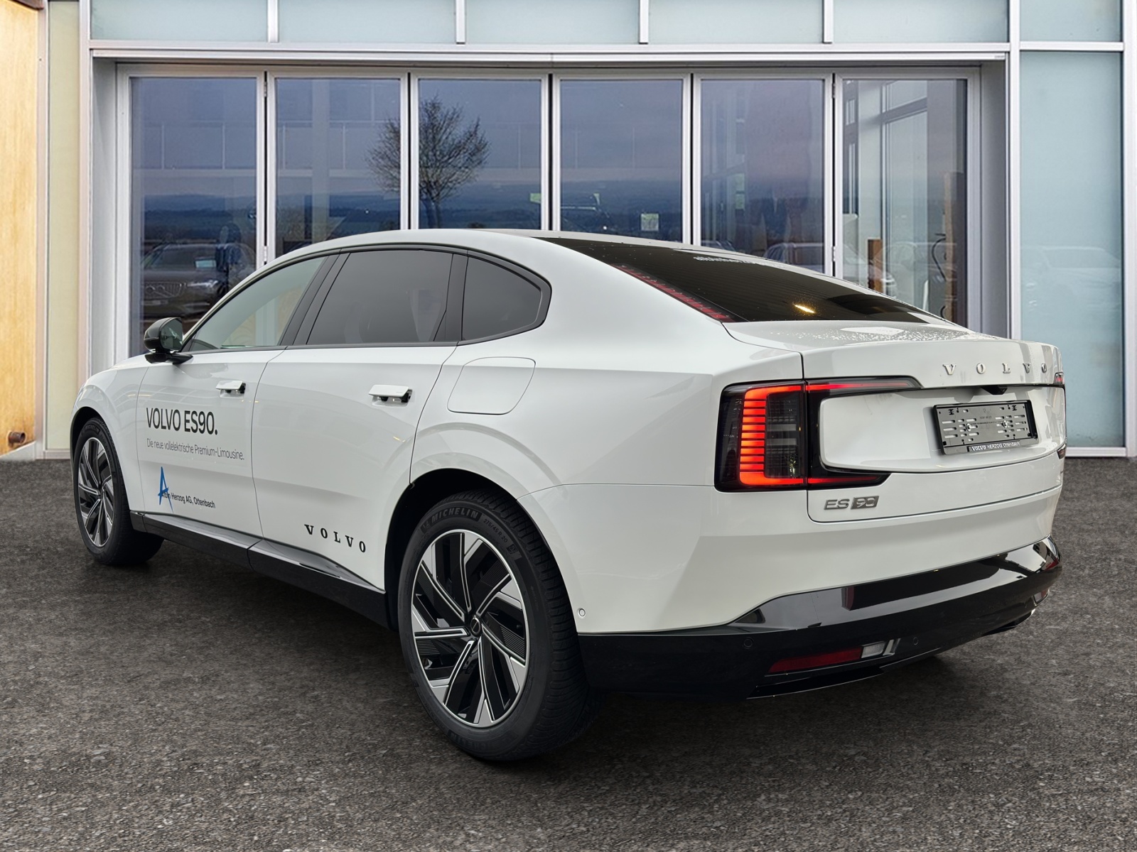 VOLVO ES90 Ultra-image-2