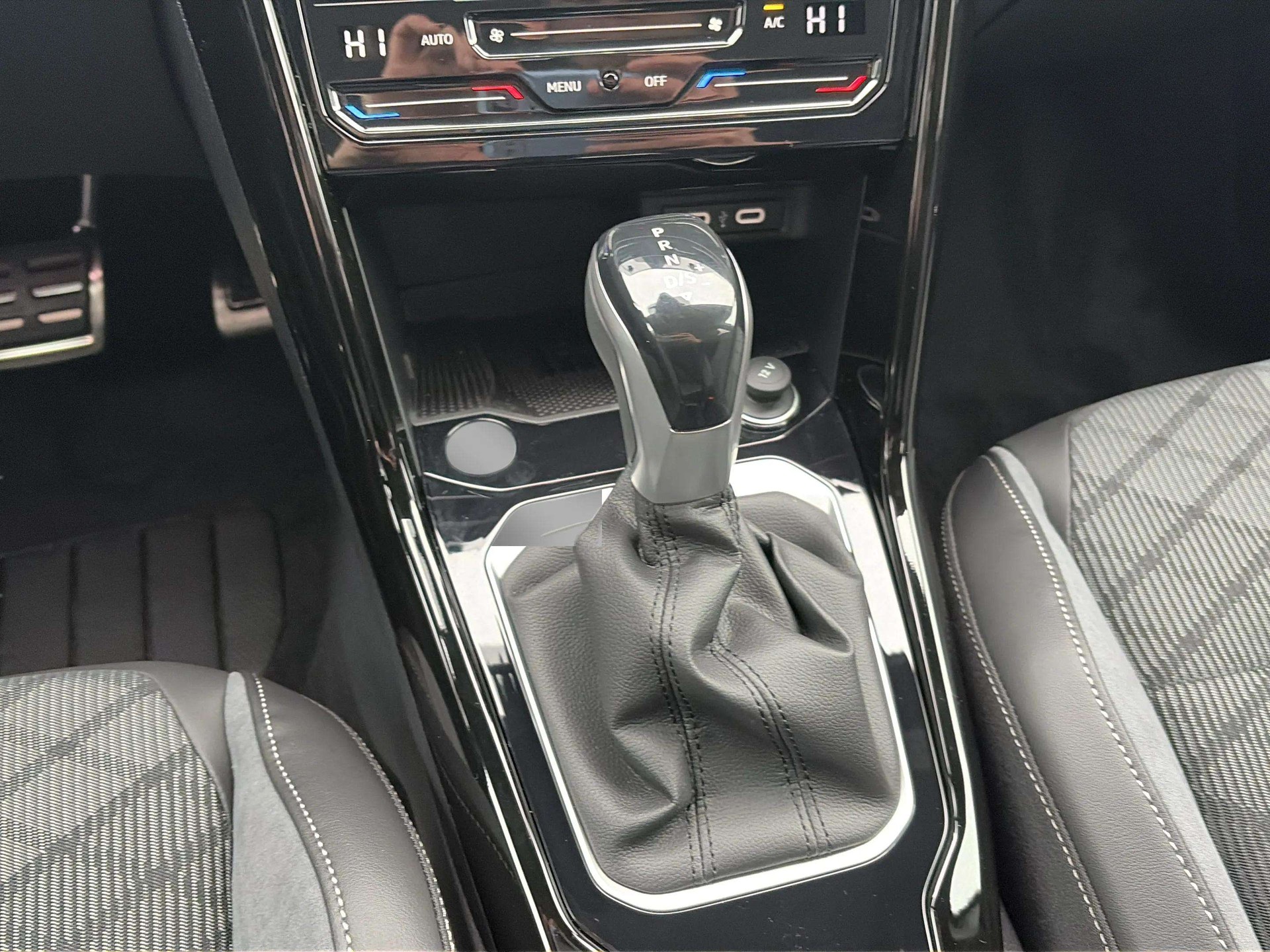 VW T-Roc 1.5 TSI EVO R-Line DSG-image-15