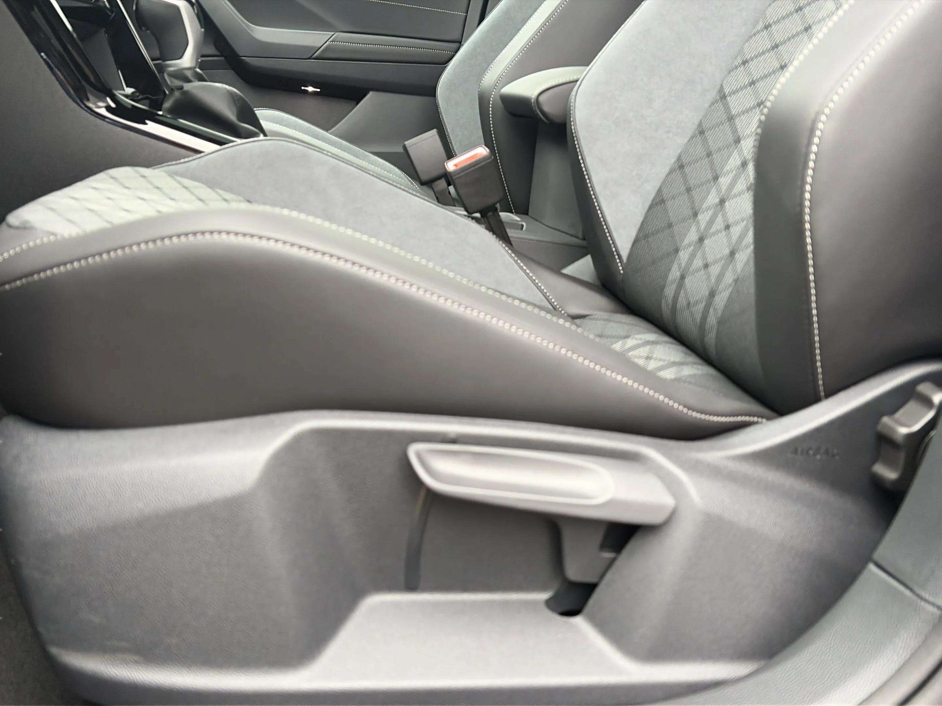 VW T-Roc 1.5 TSI EVO R-Line DSG-image-16
