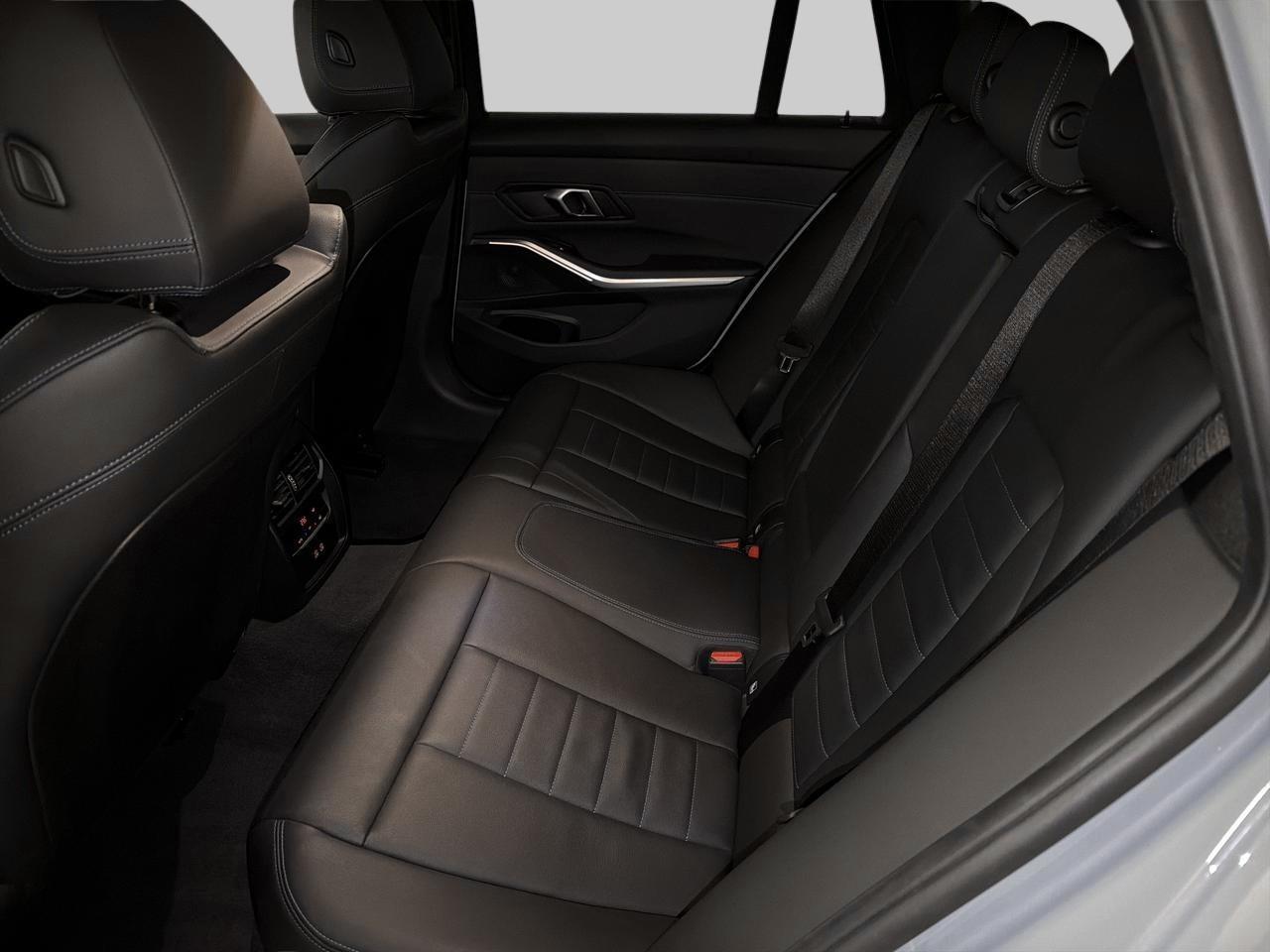BMW 320d xDrive Touring M Sport-image-20