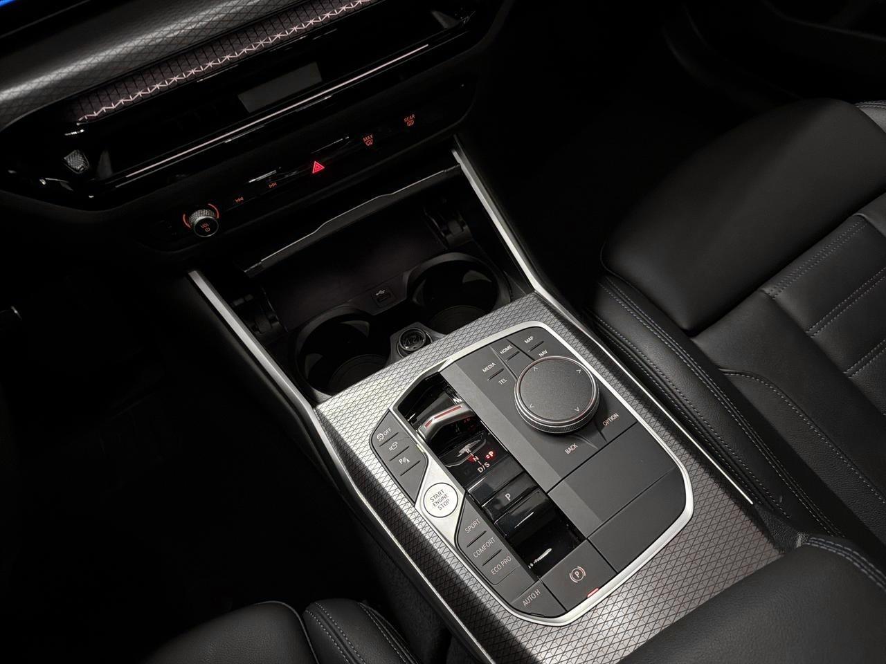 BMW 320d xDrive Touring M Sport-image-12