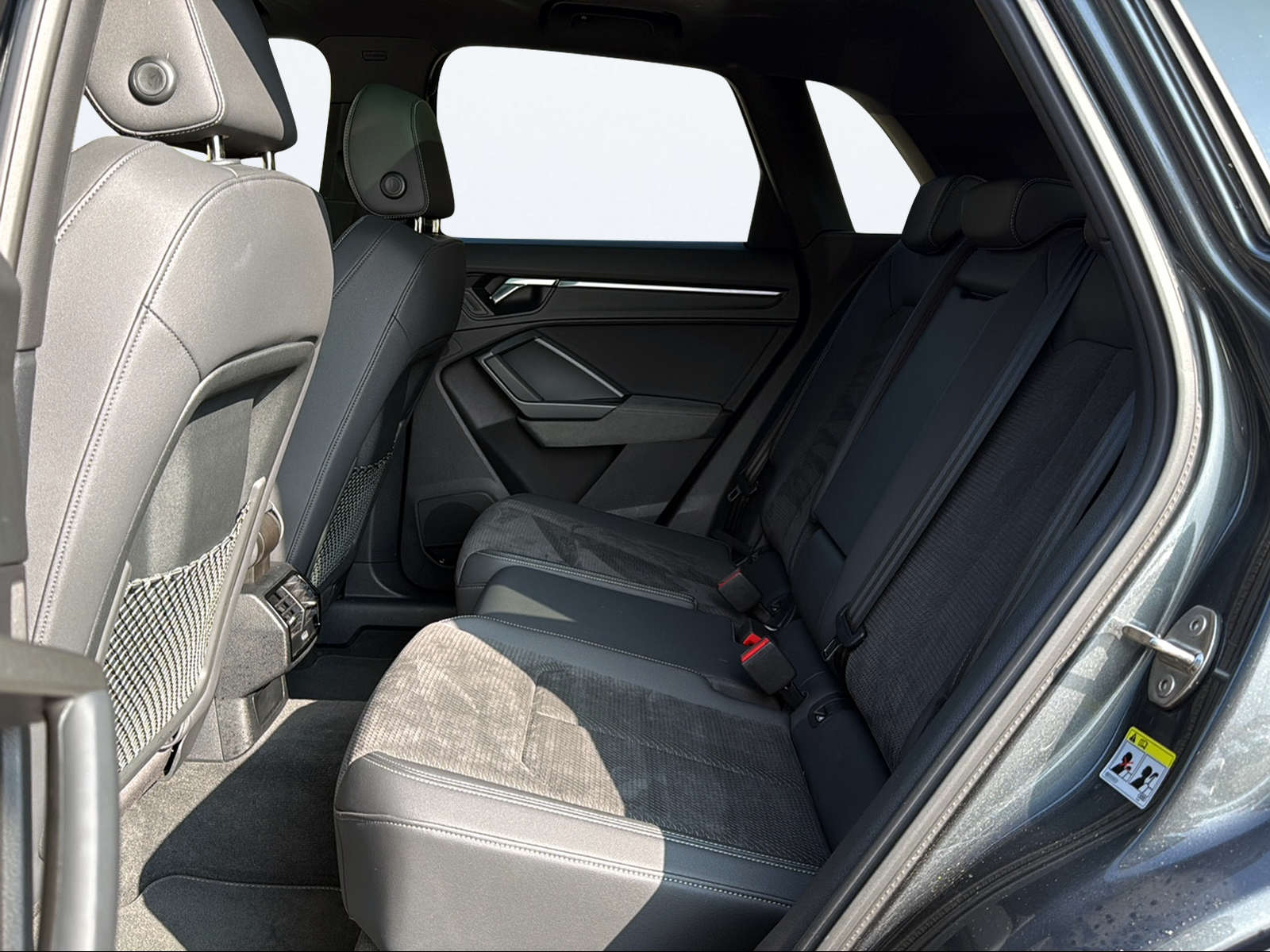 AUDI Q3 45 TFSI S line quattro S-tronic-image-13