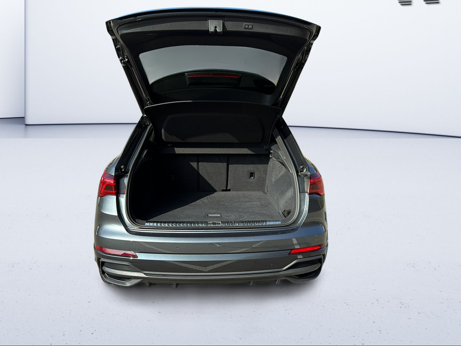 AUDI Q3 45 TFSI S line quattro S-tronic-image-8