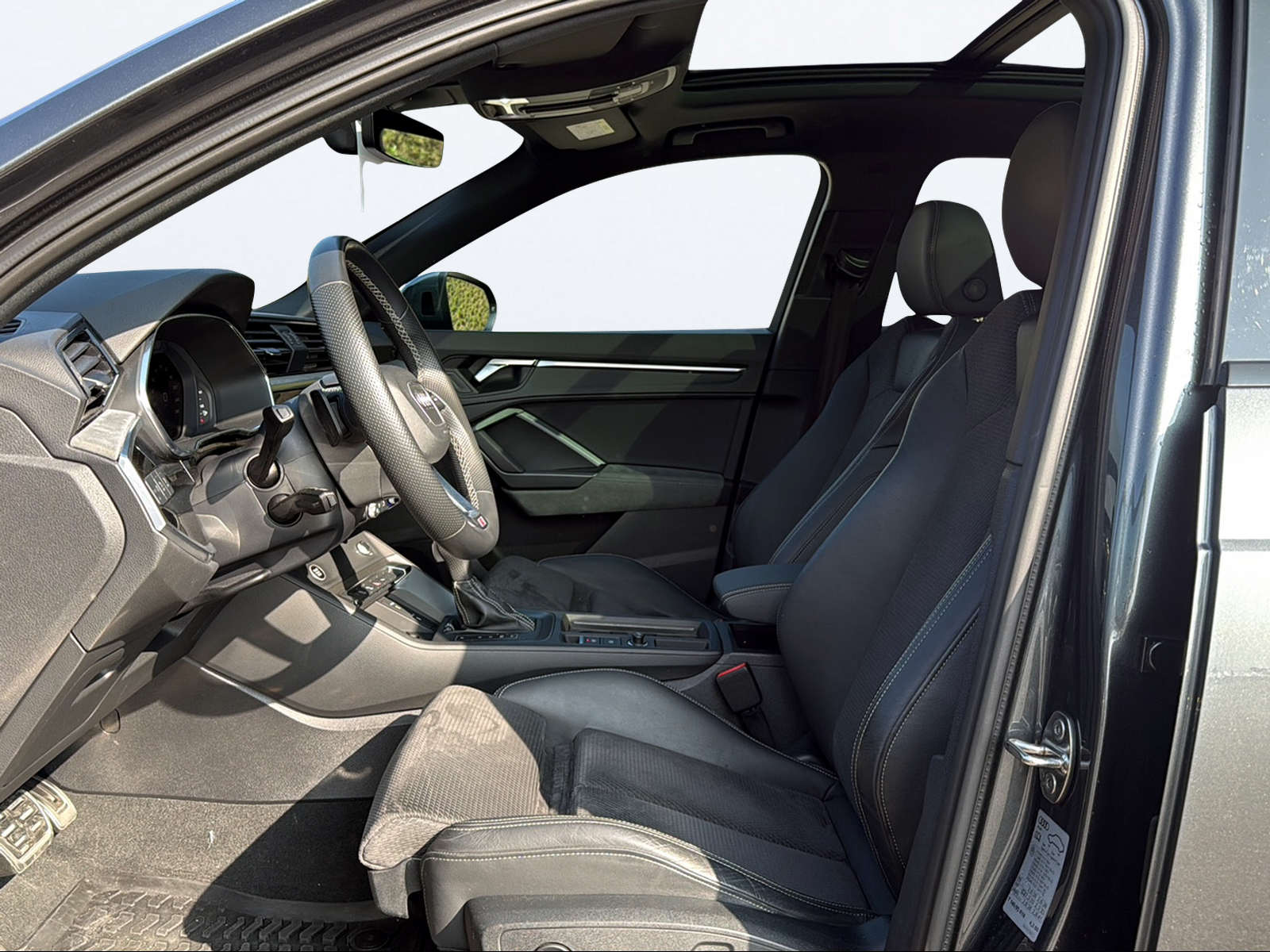 AUDI Q3 45 TFSI S line quattro S-tronic-image-9