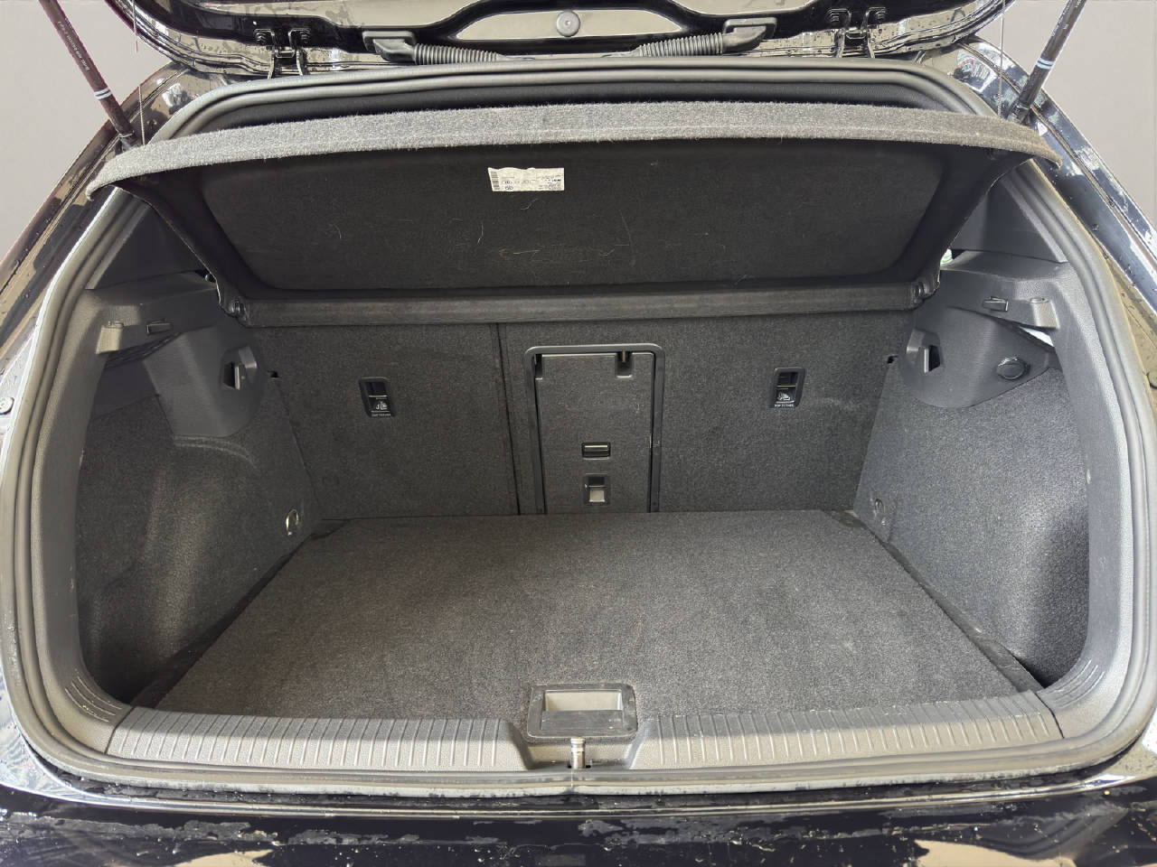 VW Golf VIII 2.0 TSI GTI 245PS DSG-Automat-image-17