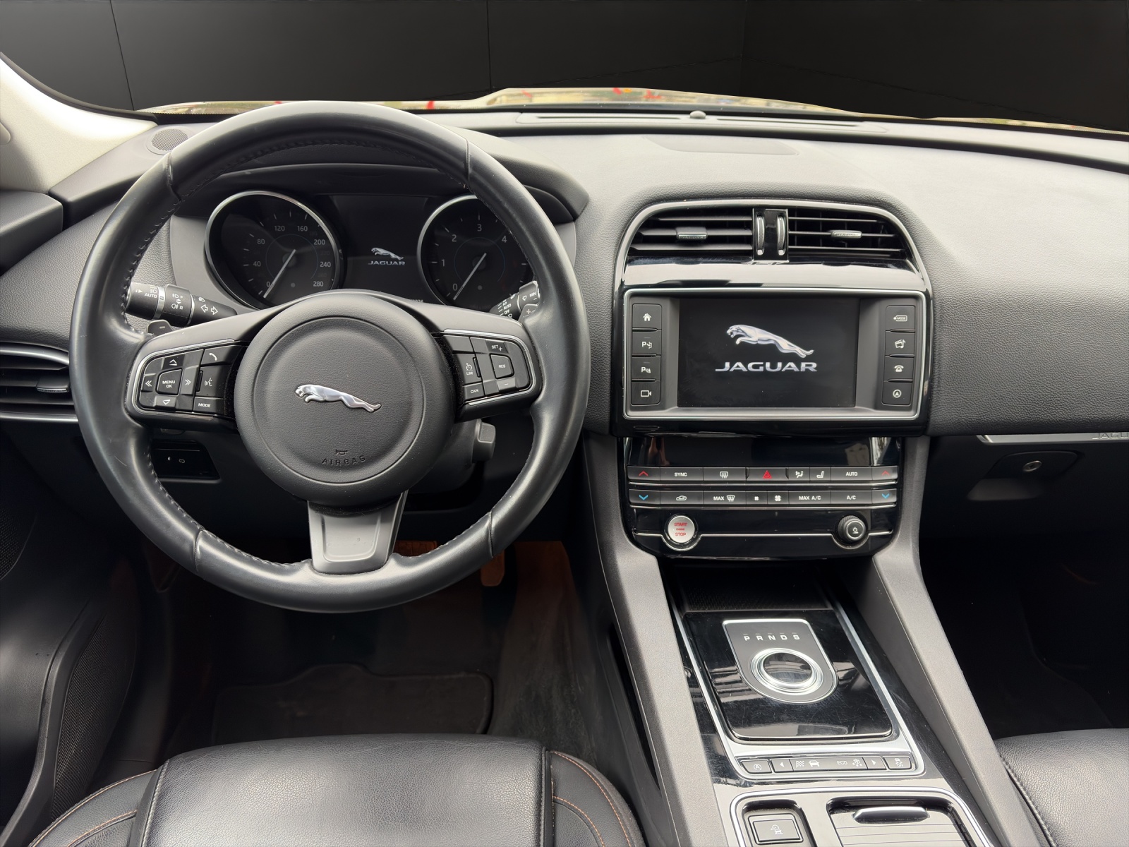 JAGUAR F-Pace 3.0 V6 D Prestige AWD 22 Zoll-image-9