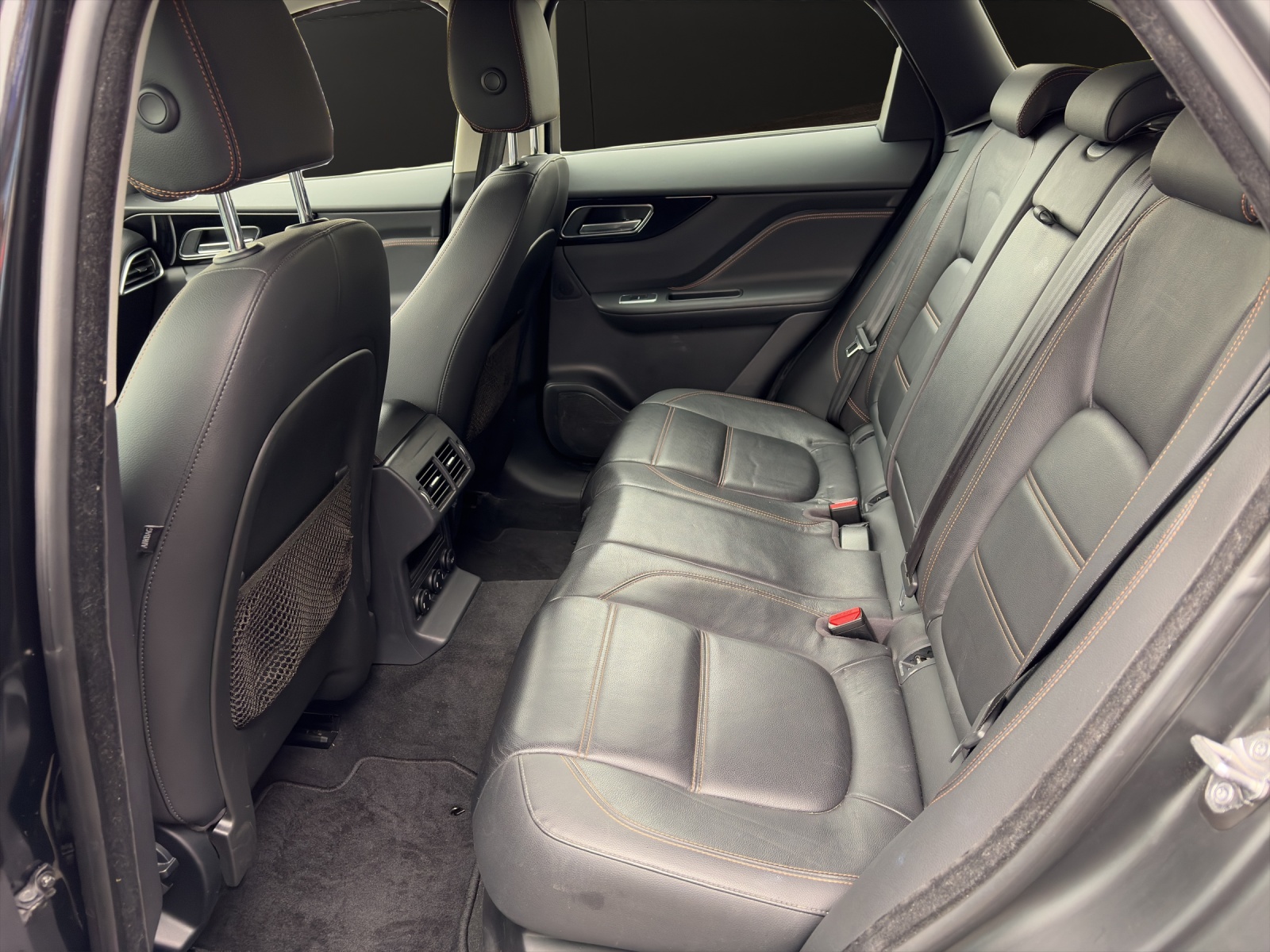 JAGUAR F-Pace 3.0 V6 D Prestige AWD 22 Zoll-image-11