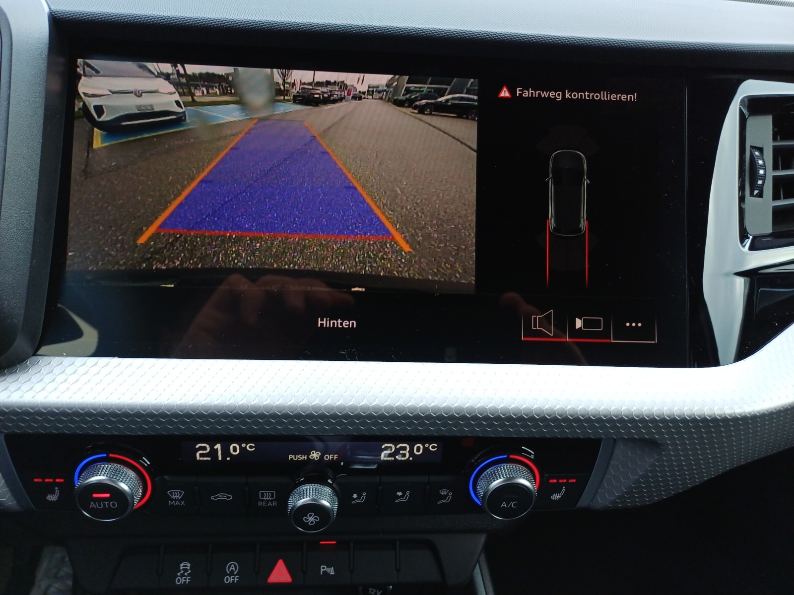 AUDI A1 allstreet 30 TFSI Attraction S-tronic-image-13