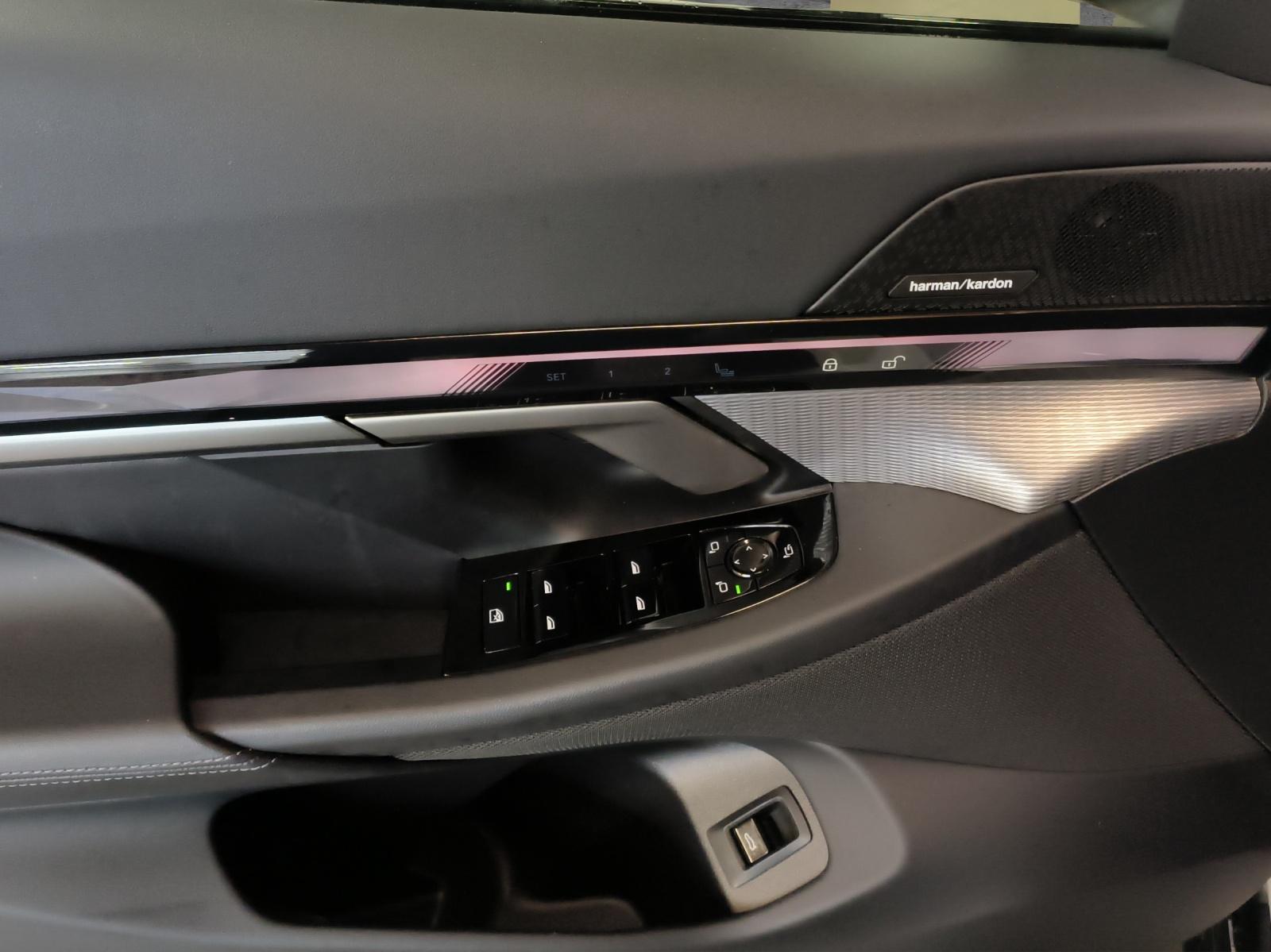 BMW 520d xDrive Touring-image-10