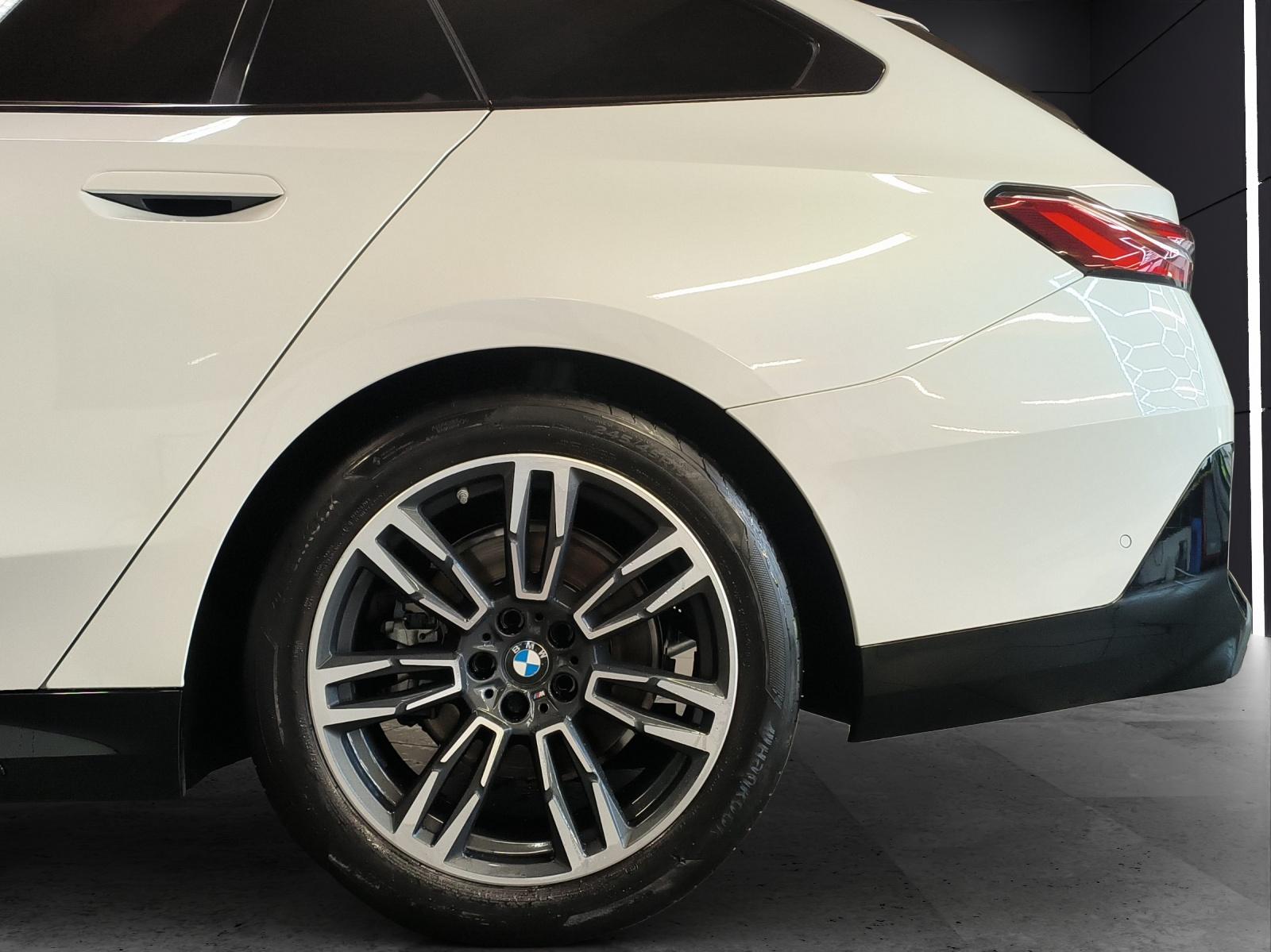 BMW 520d xDrive Touring-image-9