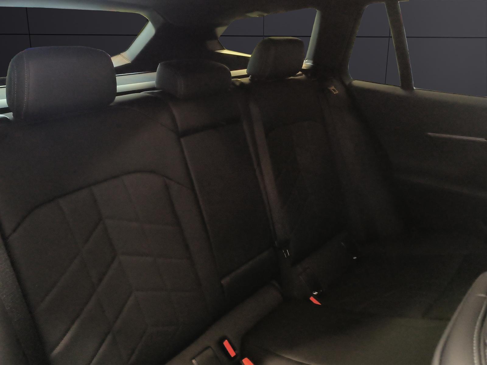 BMW 520d xDrive Touring-image-14