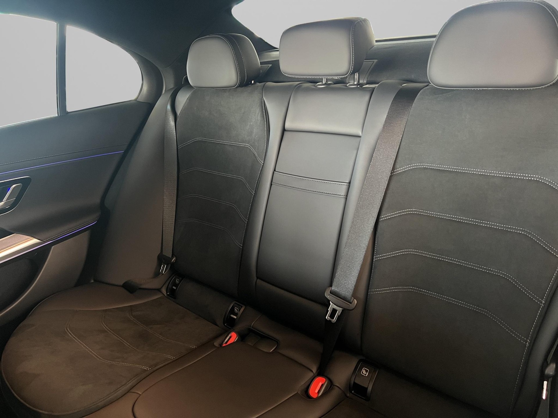 MERCEDES-BENZ E 450 d AMG Line 4matic-image-11