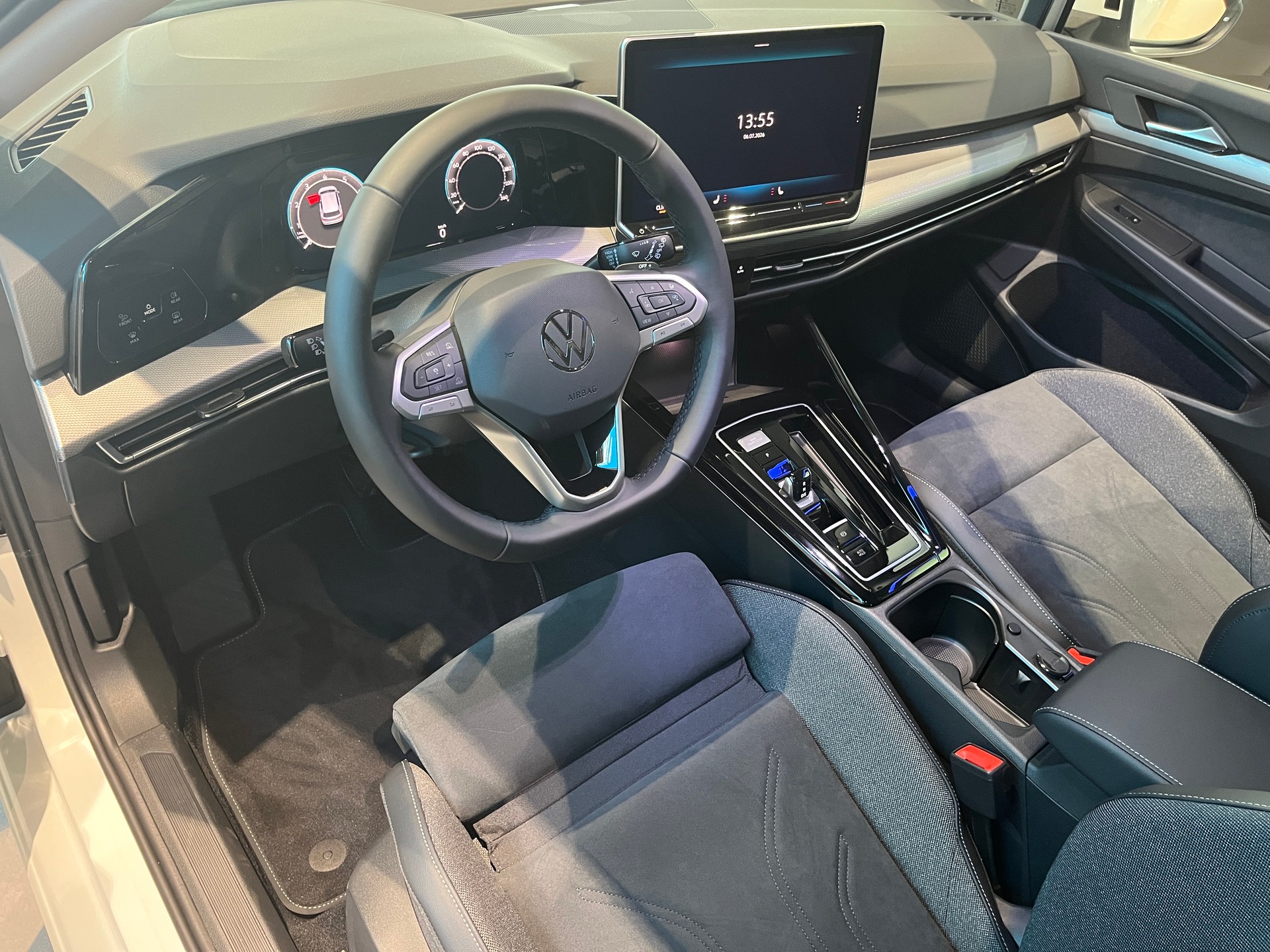 VW Golf VIII 1.5 eTSI Style DSG-image-10