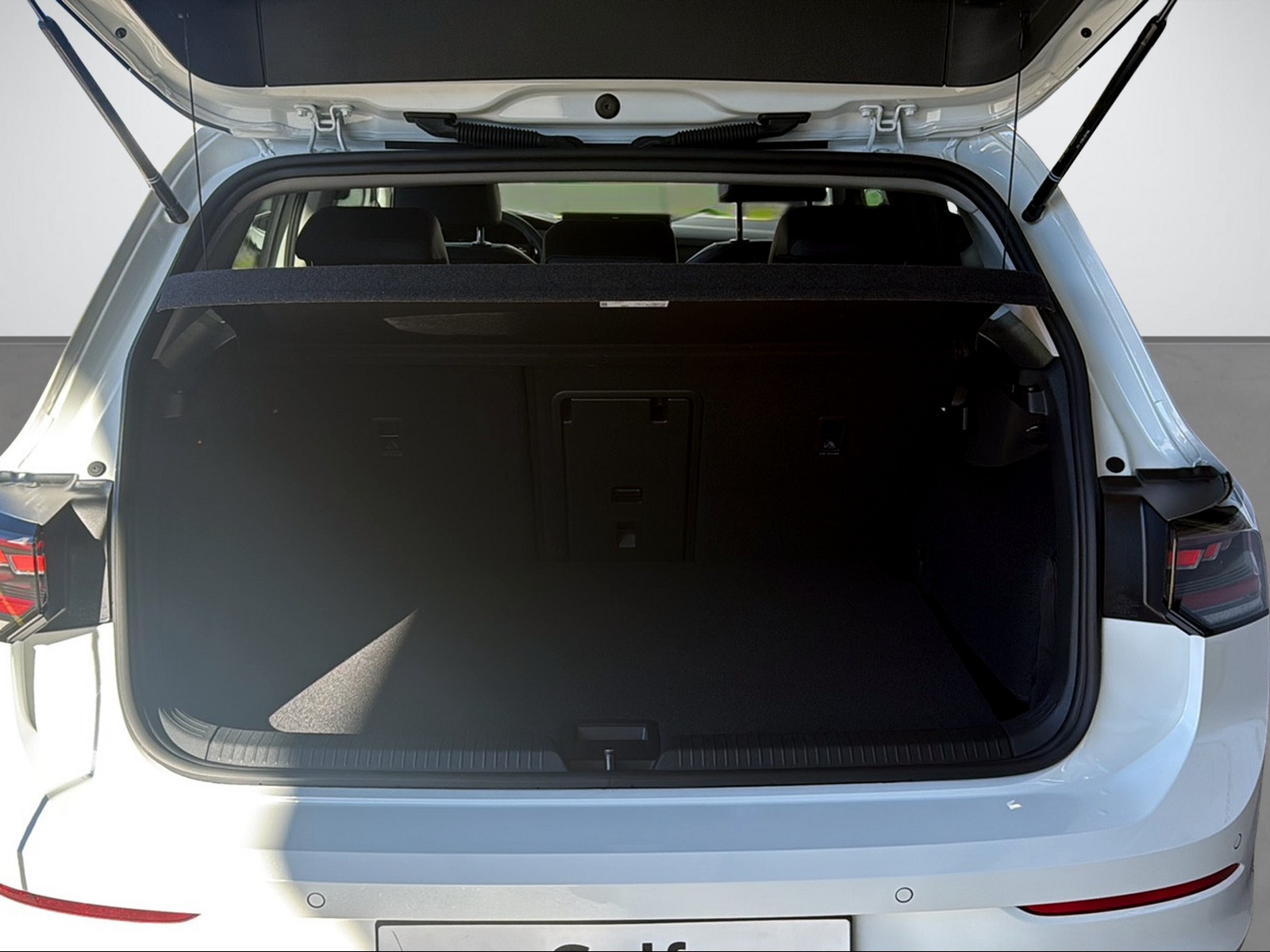 VW Golf VIII 1.5 eTSI Style DSG-image-6