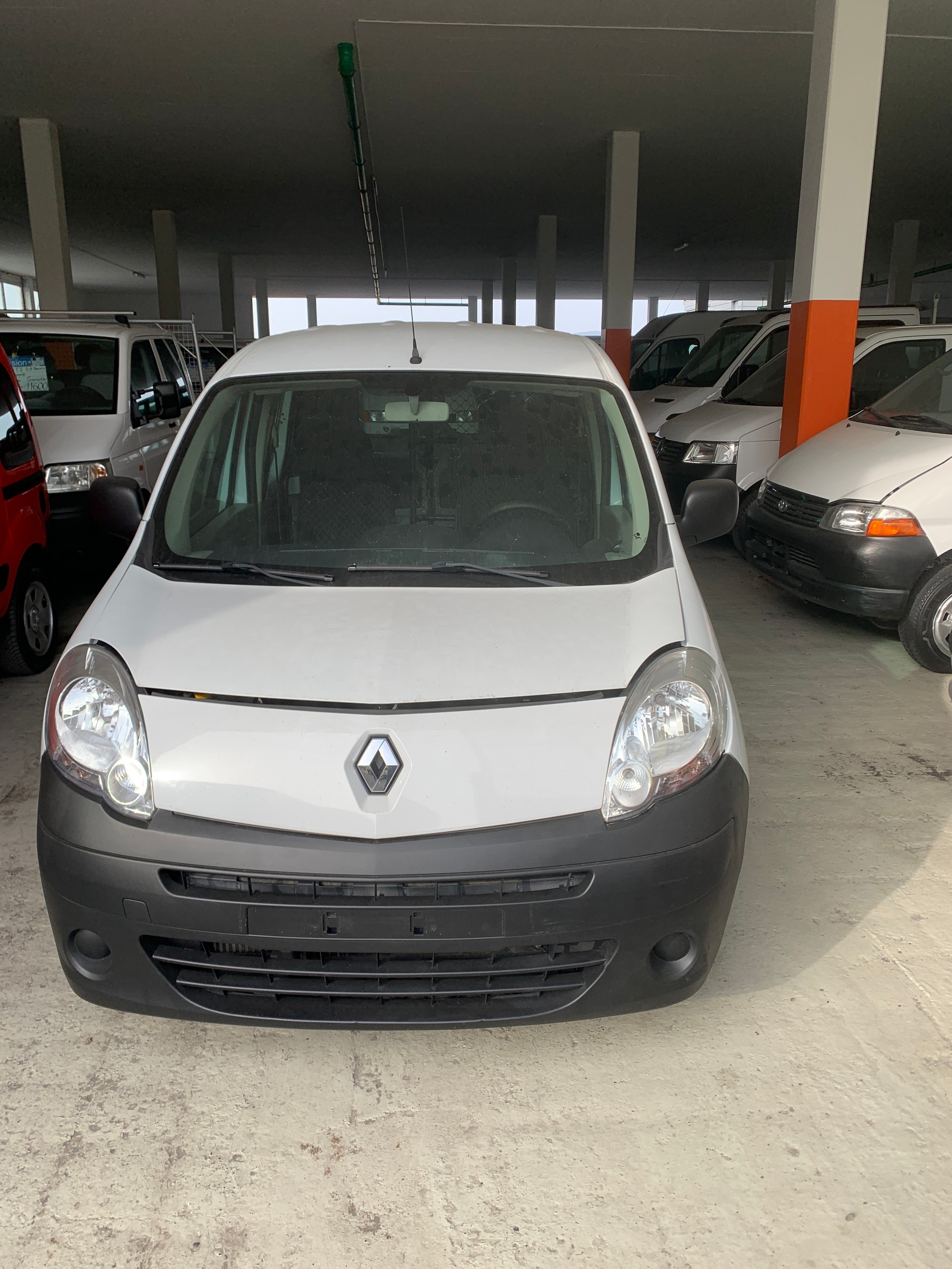 RENAULT Kangoo Maxi dCi 85 2 Plätze / 2 places-showroom-element-1