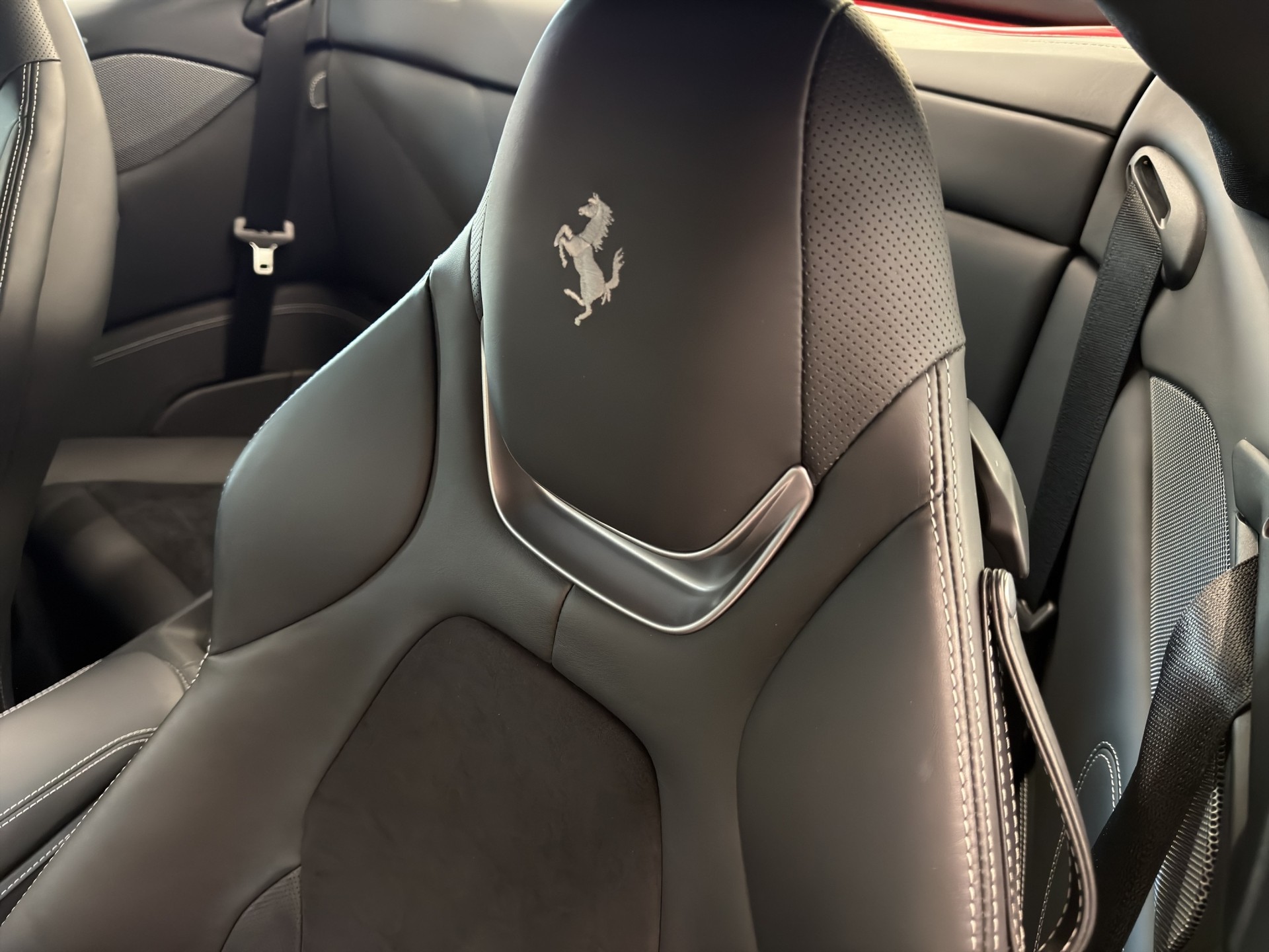 FERRARI Portofino M-image-23
