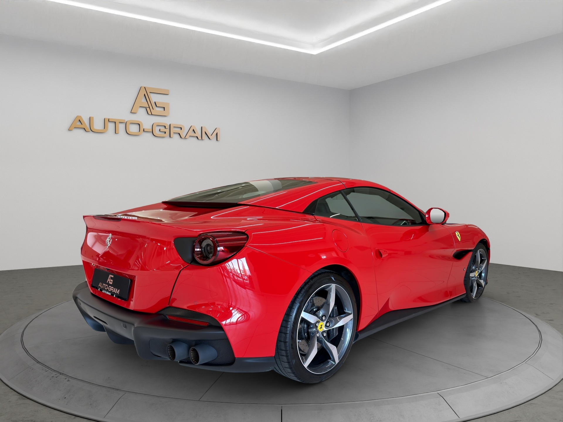 FERRARI Portofino M-image-4