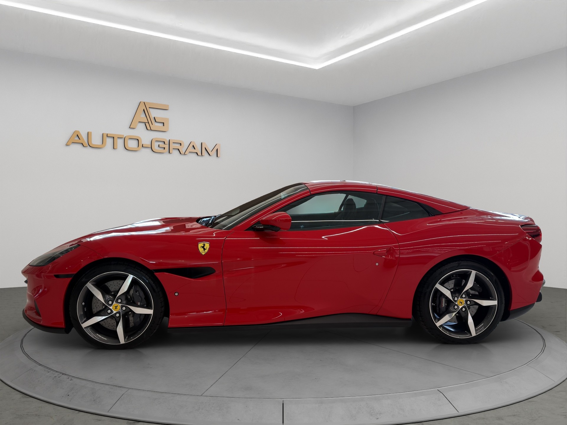 FERRARI Portofino M-image-1