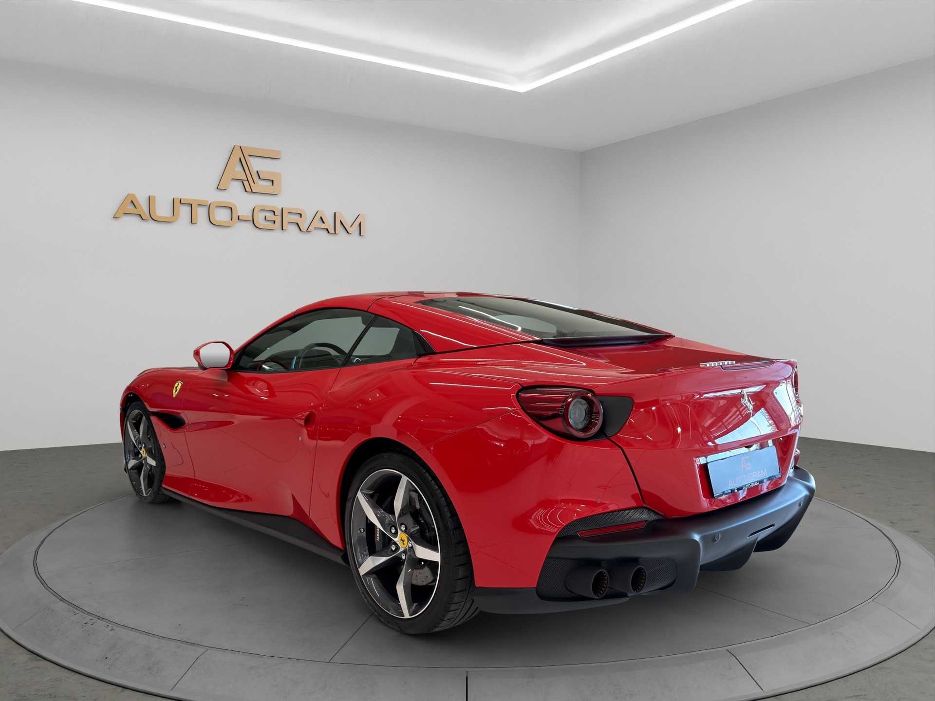 FERRARI Portofino M-image-2