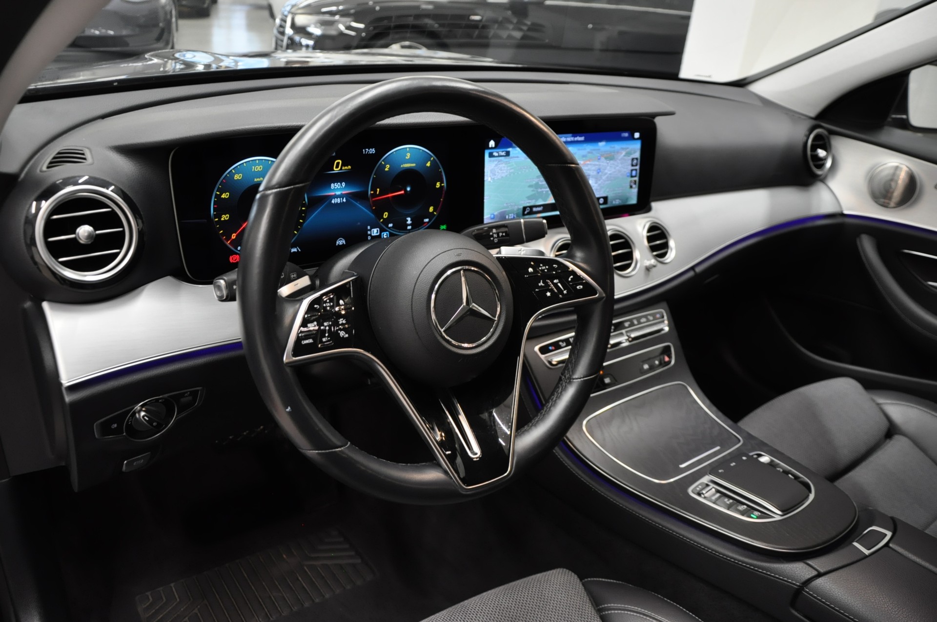 MERCEDES-BENZ E 220 d T 4Matic Avantgarde 9G-Tronic-image-11