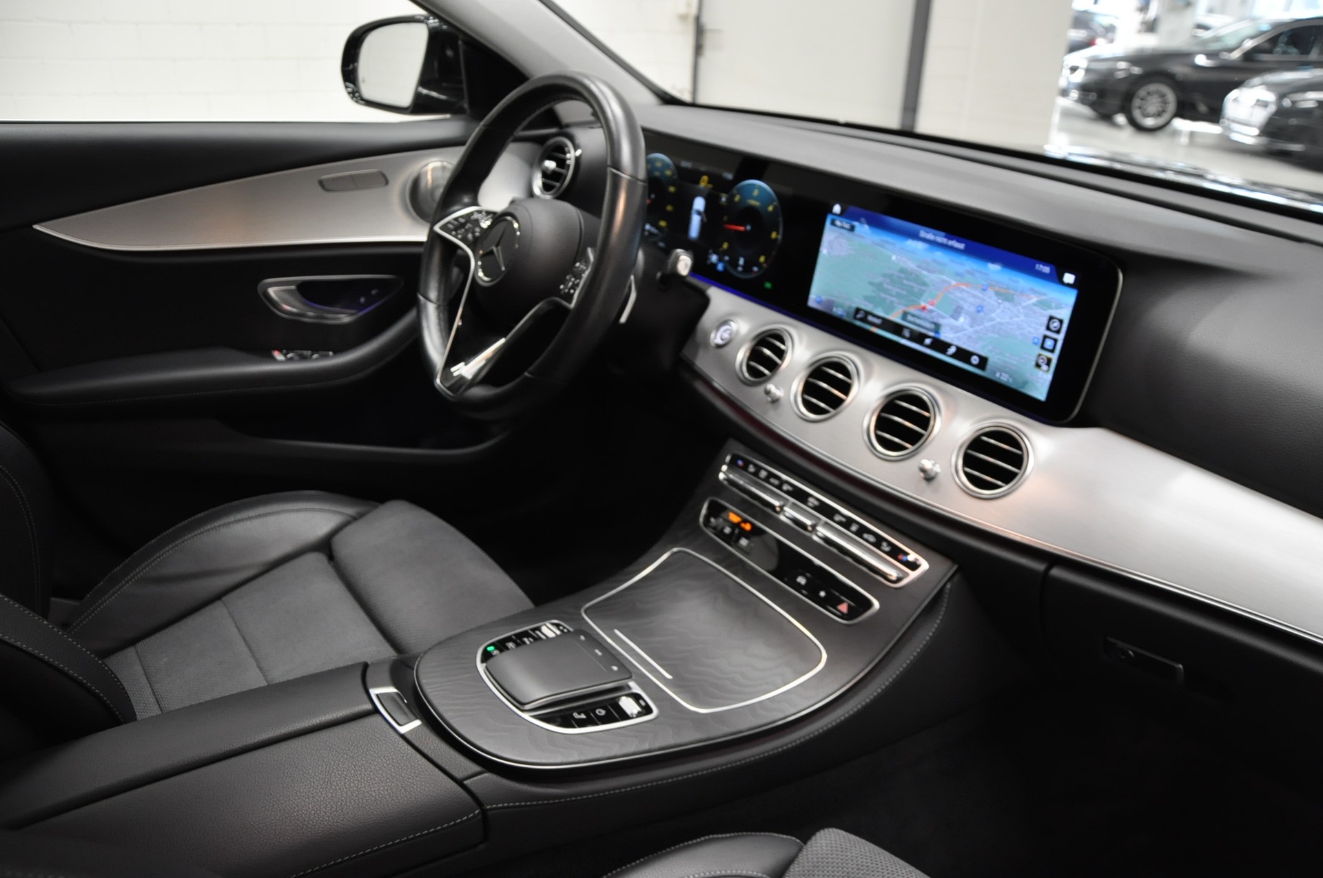 MERCEDES-BENZ E 220 d T 4Matic Avantgarde 9G-Tronic-image-12
