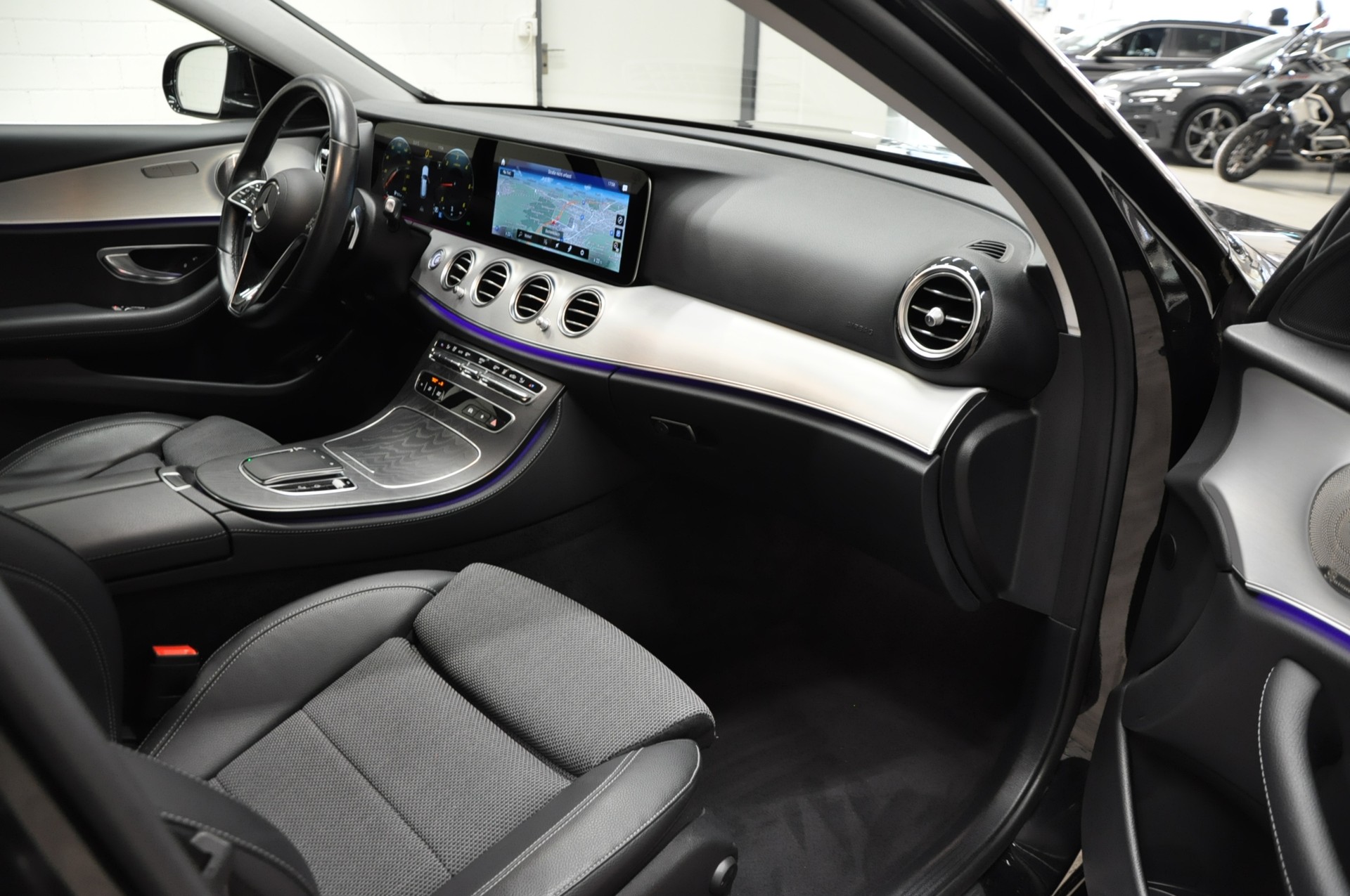 MERCEDES-BENZ E 220 d T 4Matic Avantgarde 9G-Tronic-image-13