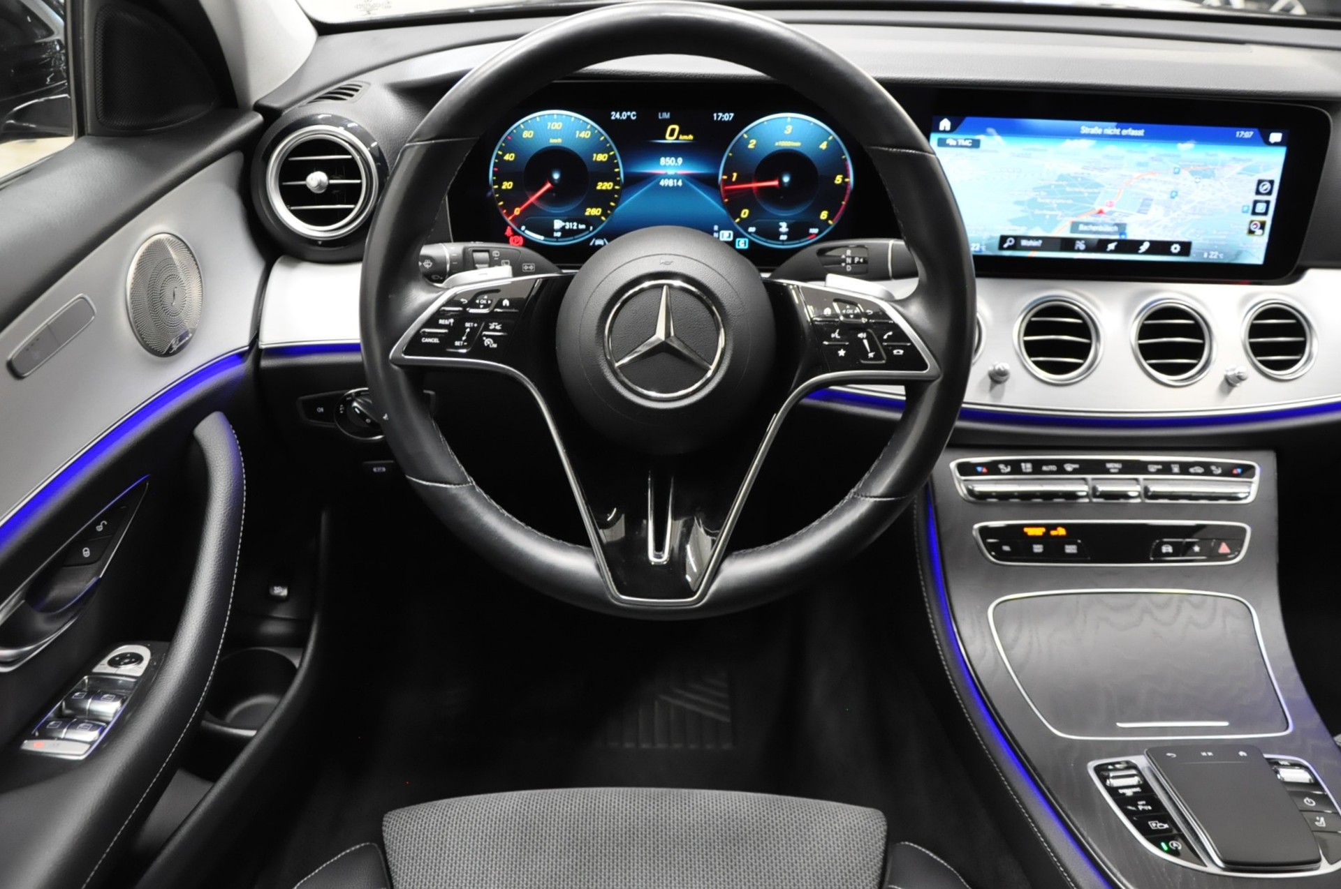 MERCEDES-BENZ E 220 d T 4Matic Avantgarde 9G-Tronic-image-17