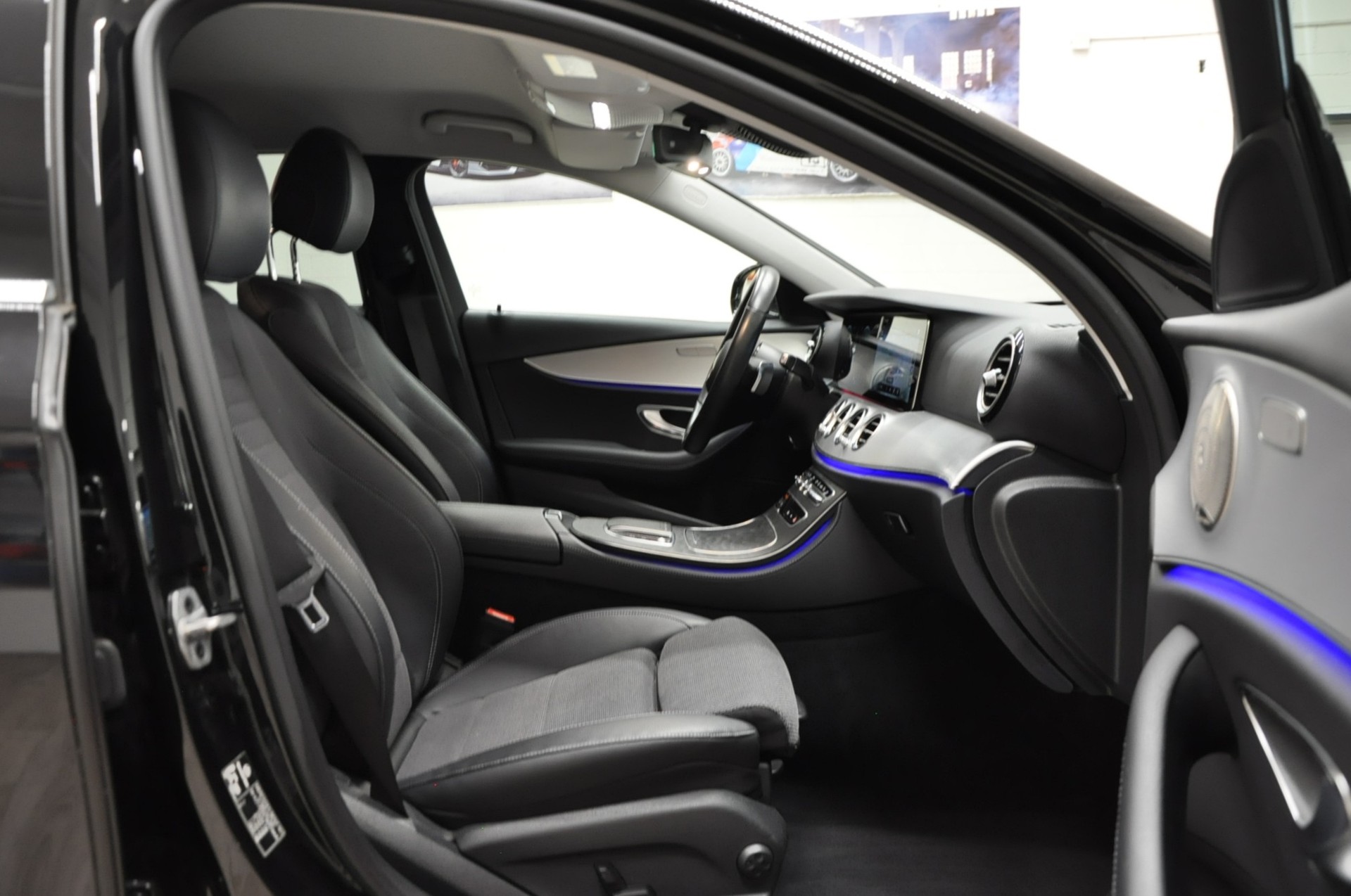 MERCEDES-BENZ E 220 d T 4Matic Avantgarde 9G-Tronic-image-14
