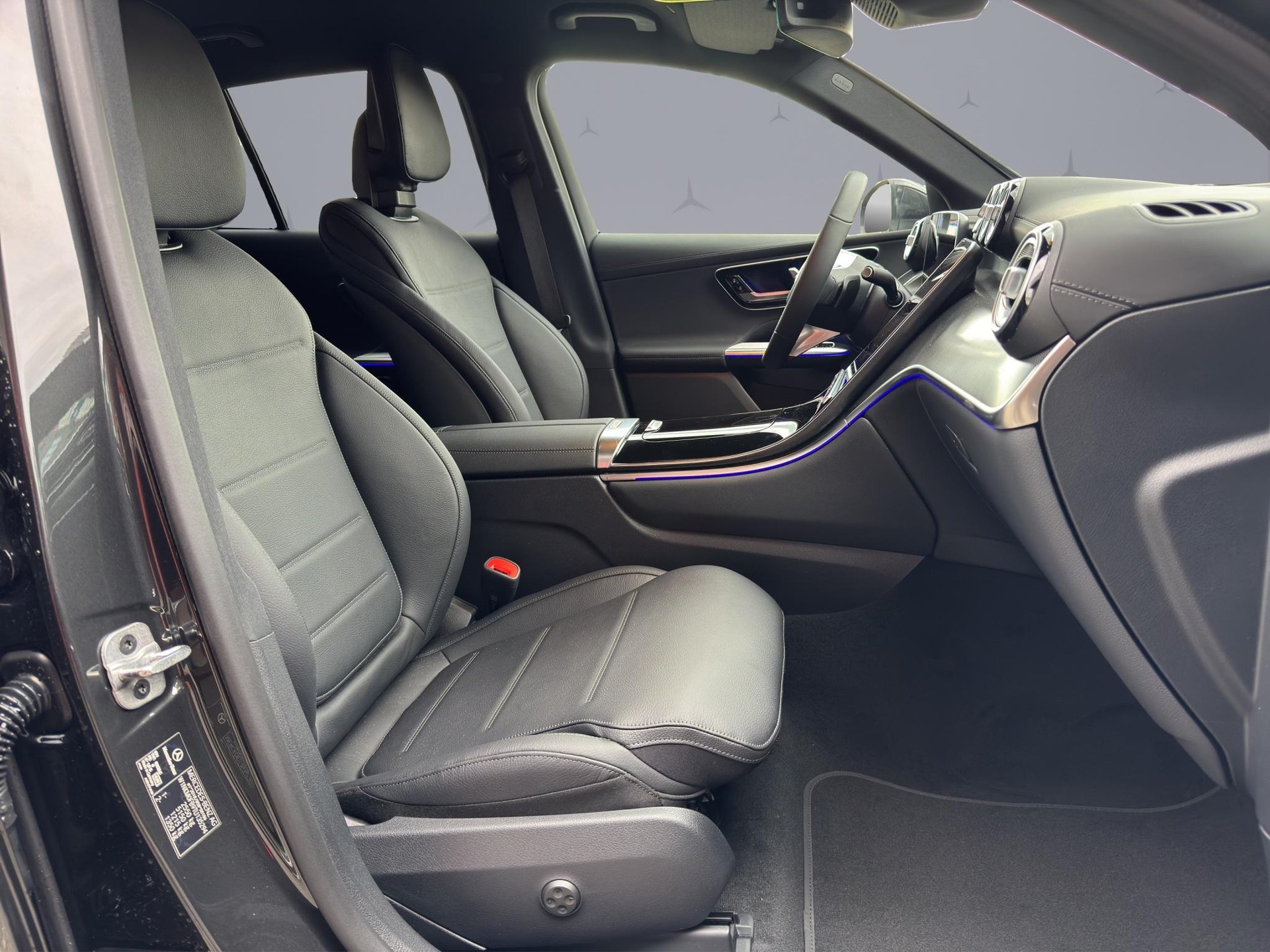 MERCEDES-BENZ GLC 220 d Avantgarde 4matic-image-17