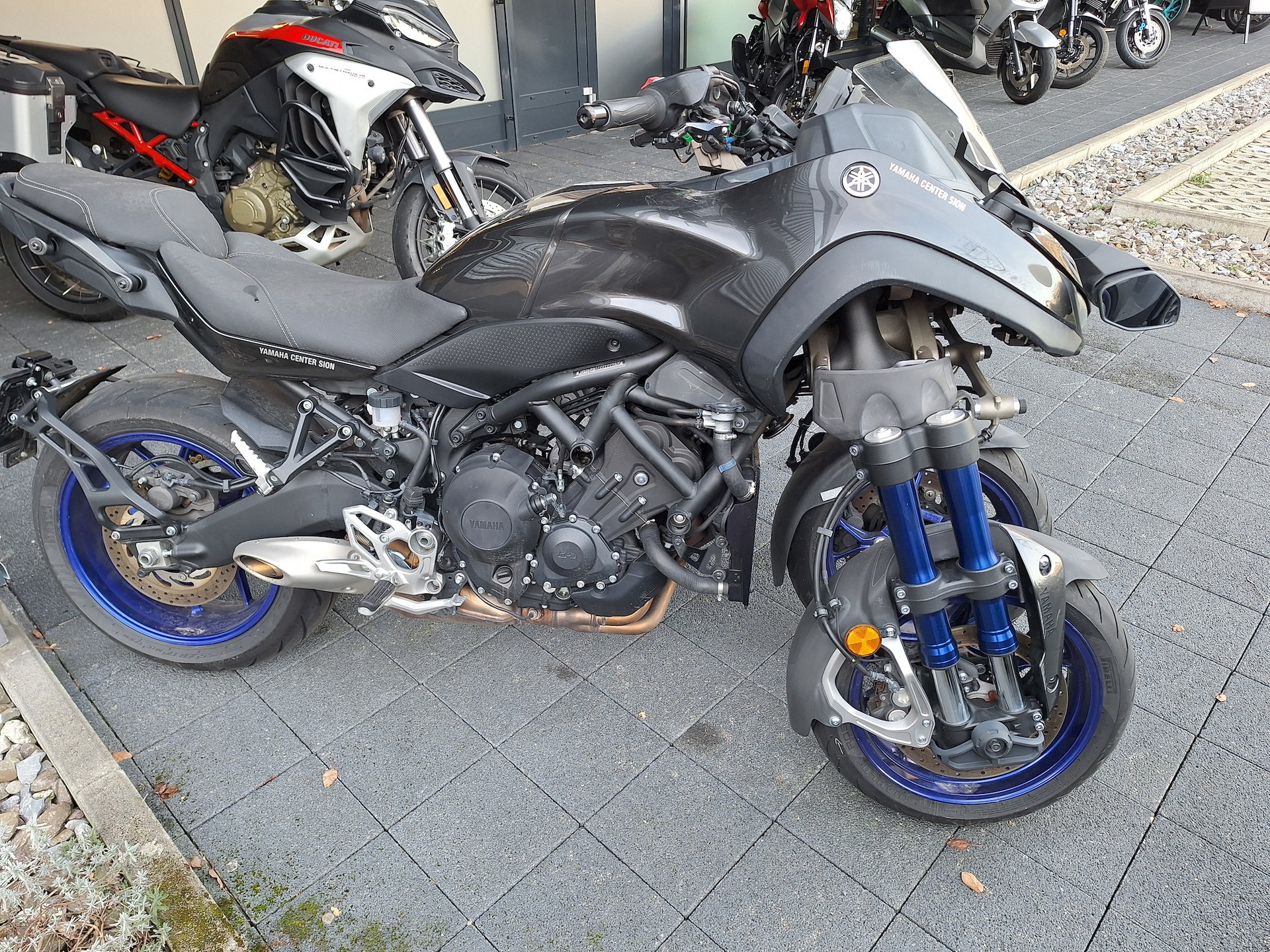 YAMAHA Niken-showroom-element-2