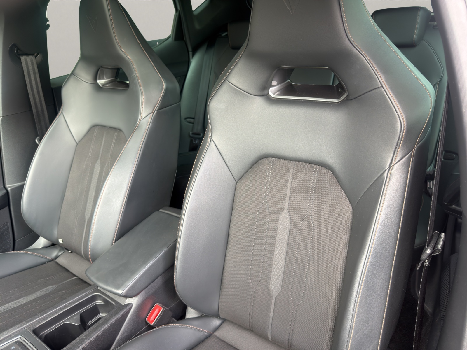 CUPRA Leon 2.0 TSI 300 VZ DSG-image-8
