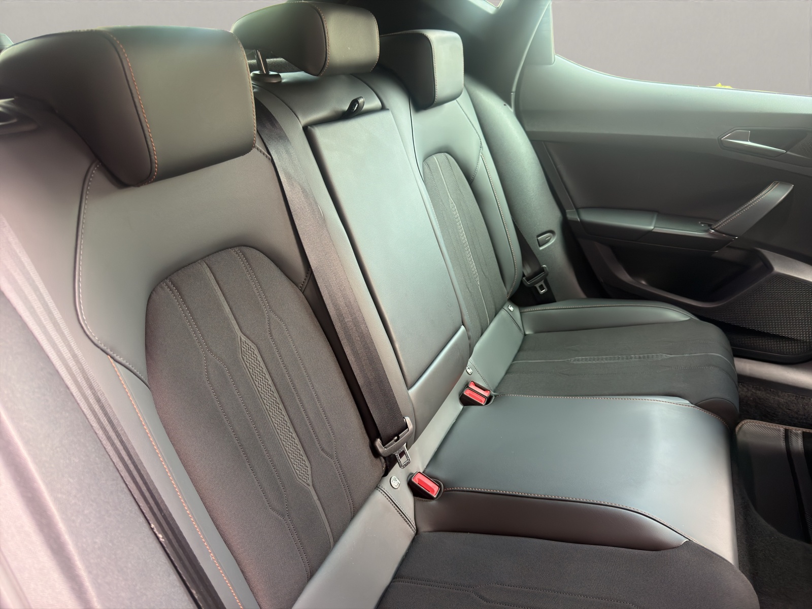 CUPRA Leon 2.0 TSI 300 VZ DSG-image-14