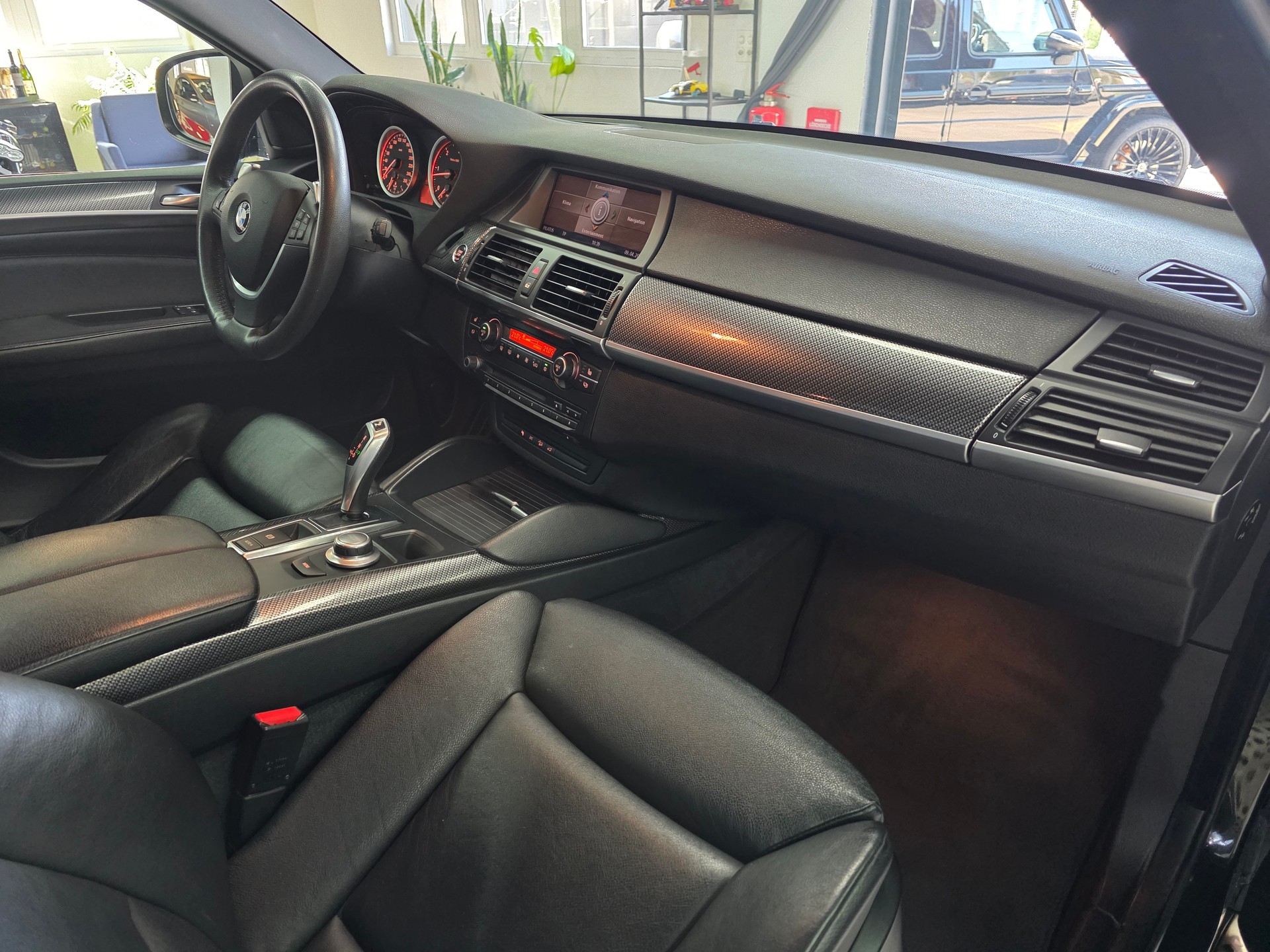 BMW X6 xDrive 35d Steptronic M-Sport Grau Satin Matt-image-8
