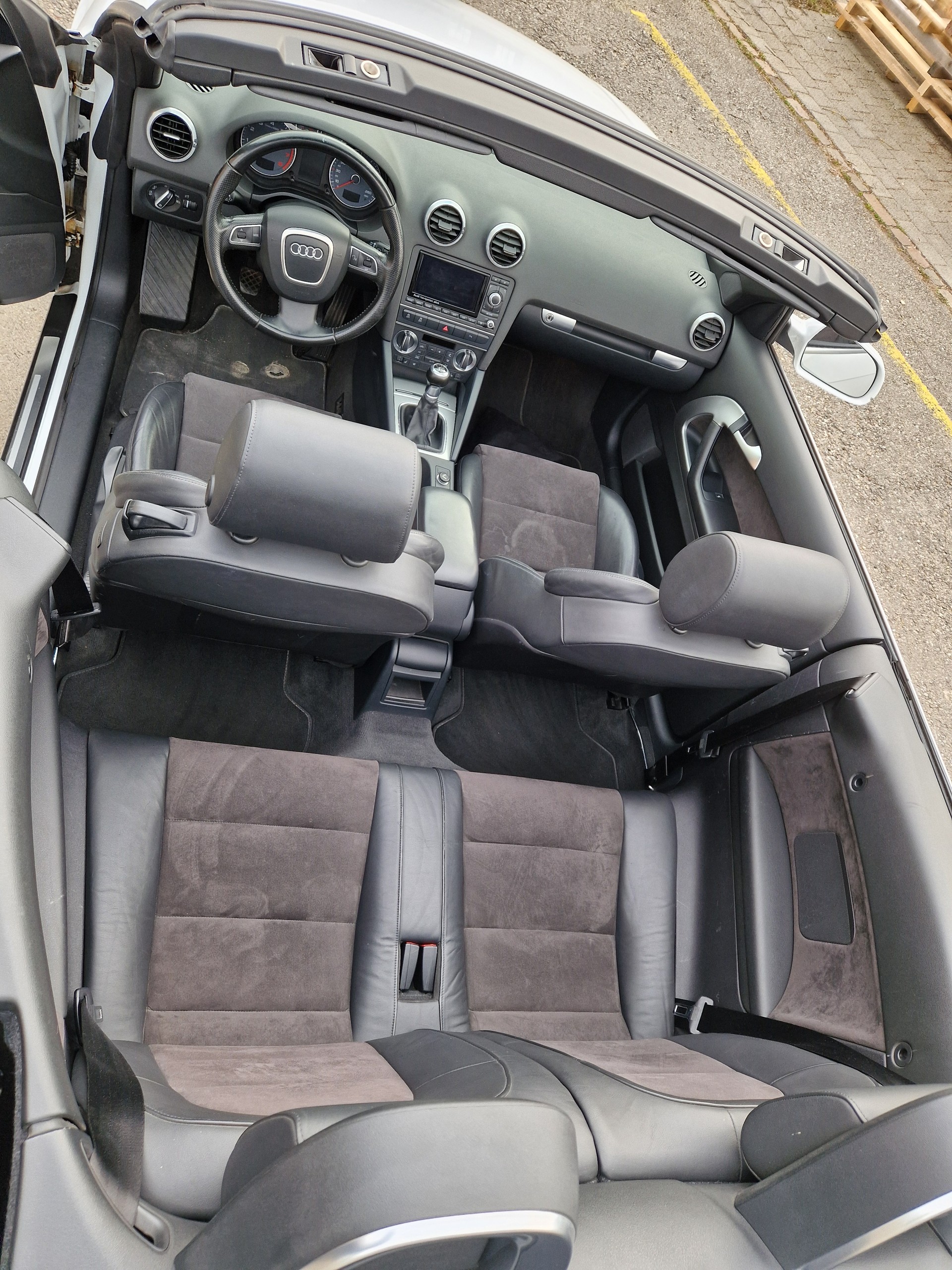 AUDI A3 Cabriolet 1.4 TFSI Attraction-image-11
