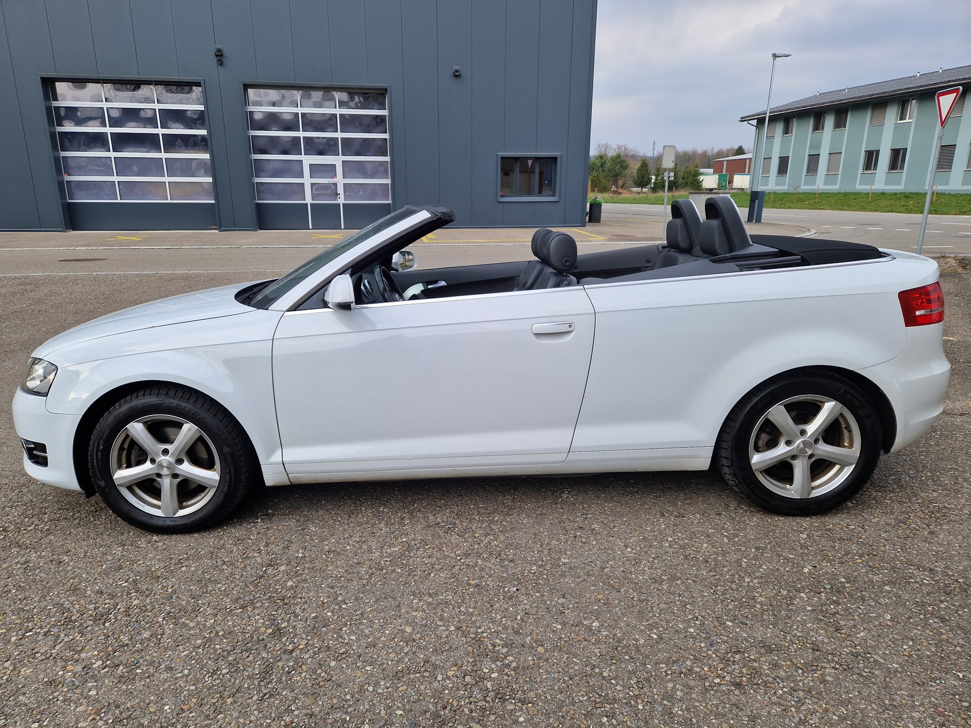 AUDI A3 Cabriolet 1.4 TFSI Attraction-image-5