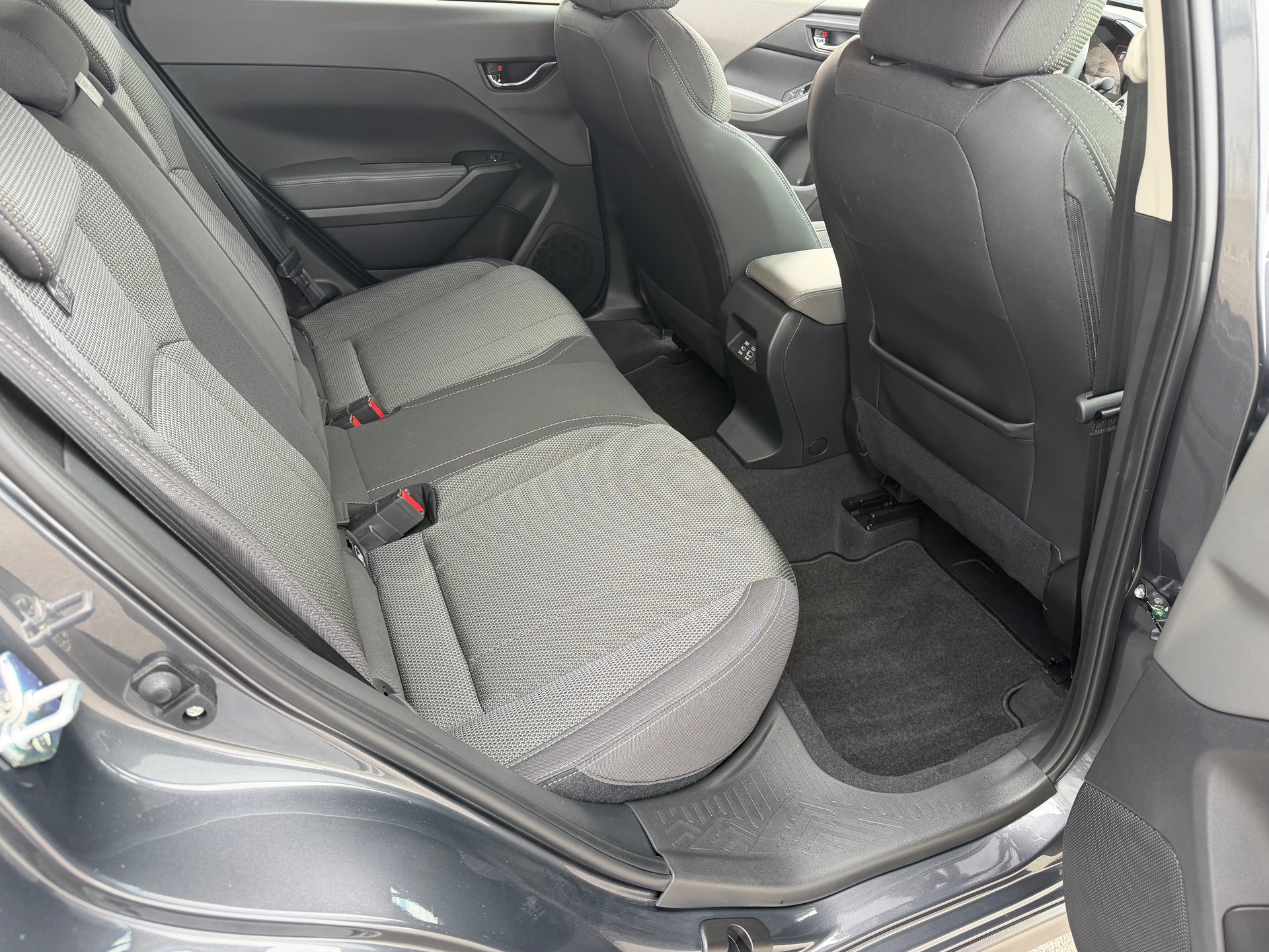 SUBARU Crosstrek 2.0 e-Boxer Swiss Plus AWD Lineartronic-image-11